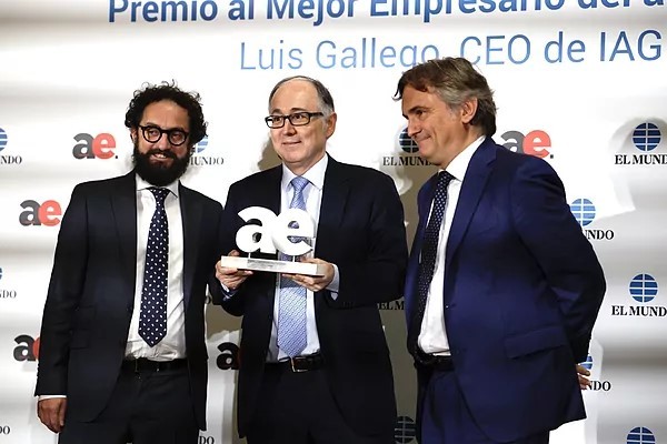 Joaqun Manso, director de EL MUNDO, Luis Gallego, CEO de IAG y Marco Pompignoli, presidente de Unidad Editorial.A