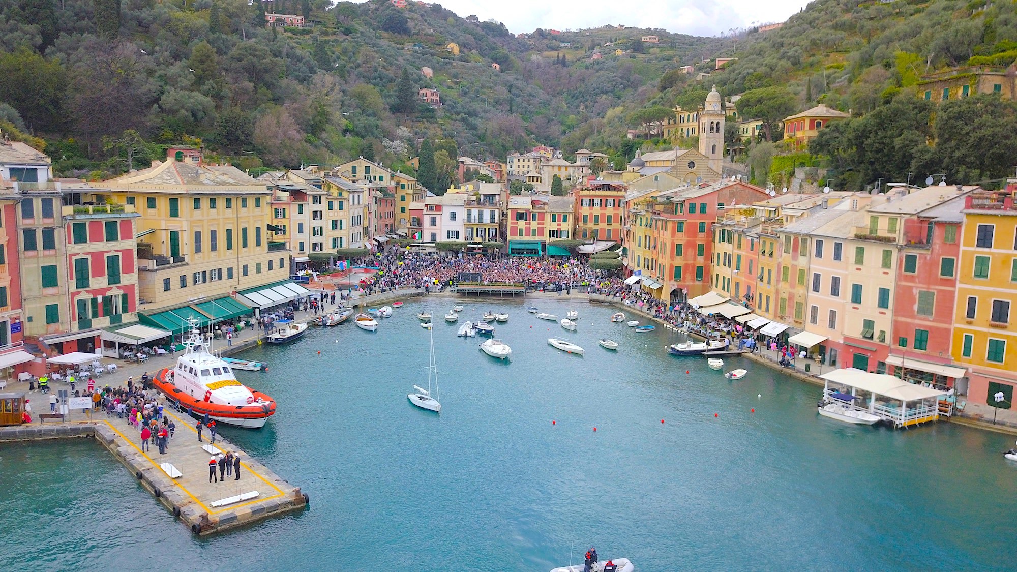 Portofino multará con hasta 275 euros los selfies de los turistas