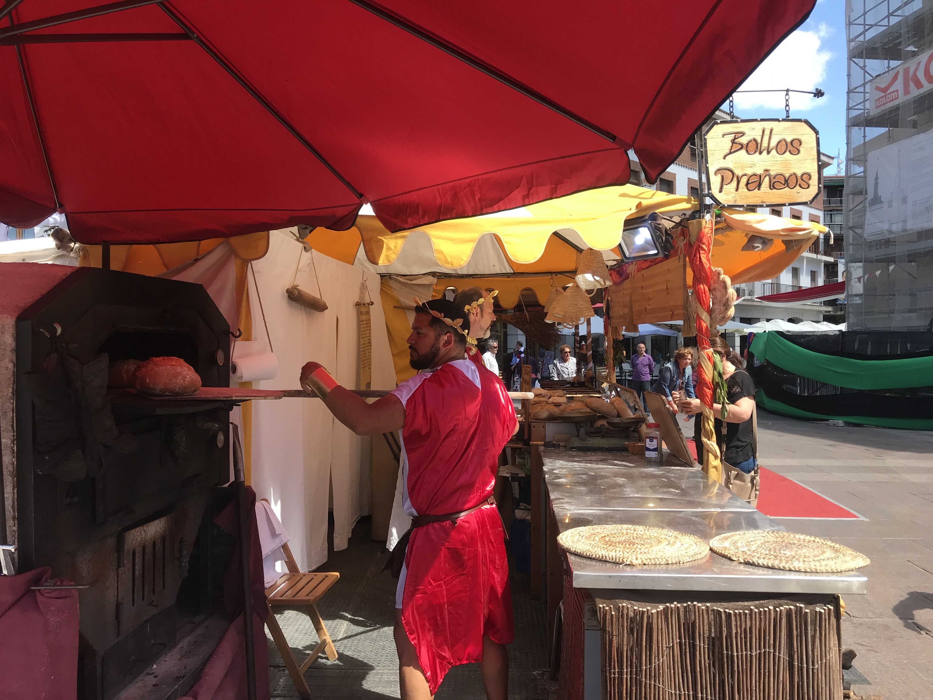 Puesto de comida en un puesto del mercado de época en Alcalá de Henares