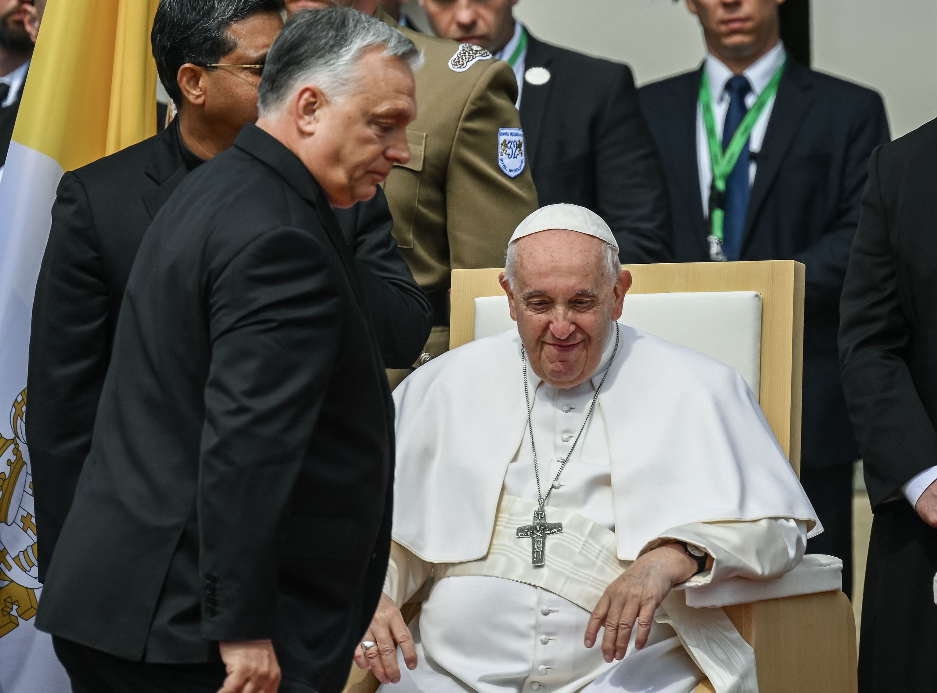El Papa Francisco pide frente a Orban que Europa se ocupe de la crisis migratoria «sin excusas»