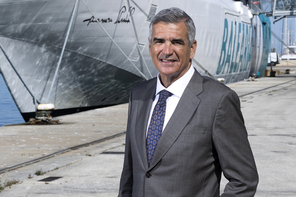 Adolfo Utor, presidente de Baleària: "Los cruceros son hoteles flotantes, una especie invasora de los puertos"