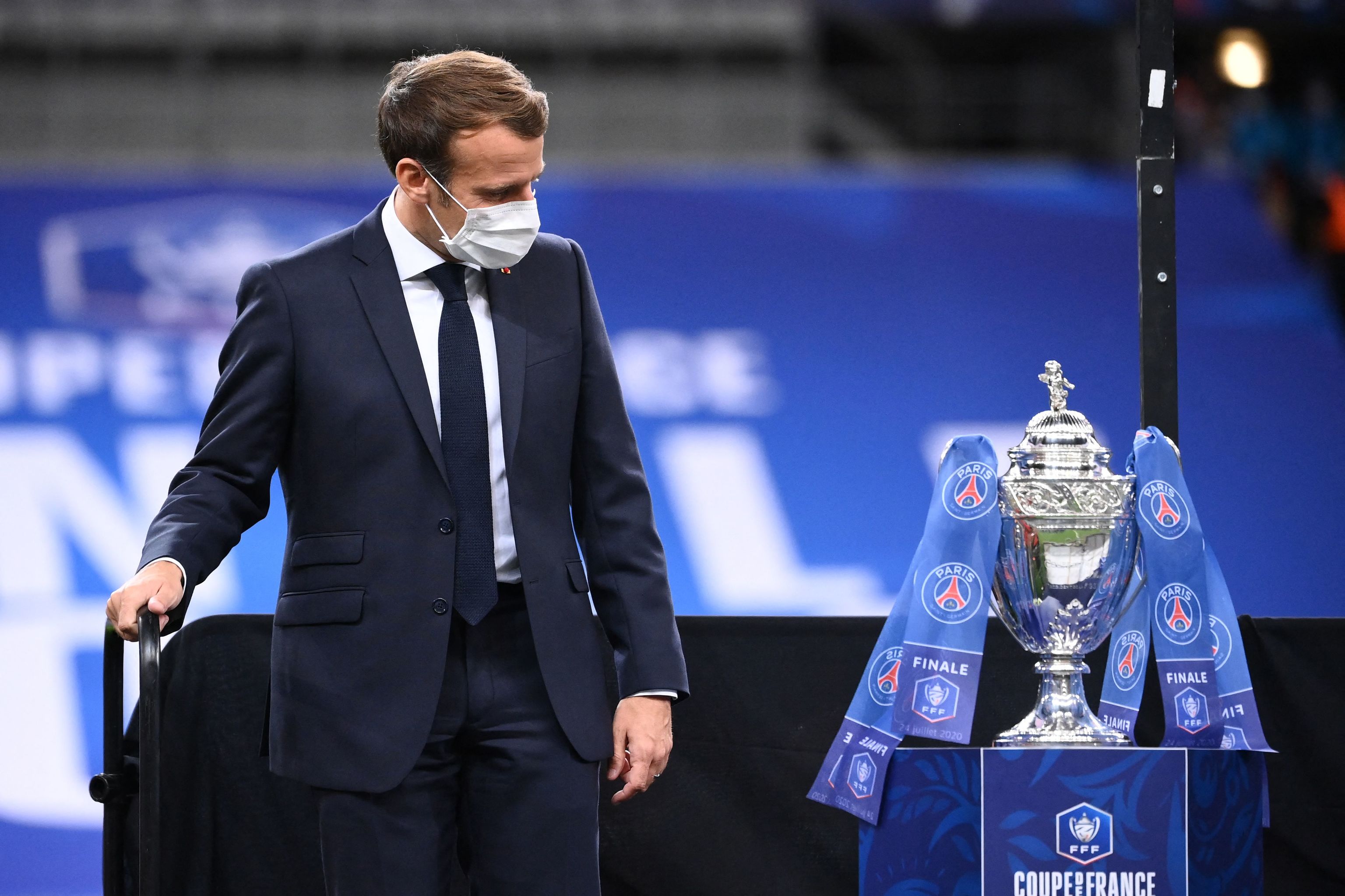Macron prepara la ceremonia de la final de Copa de 2020 en el Stade de France.