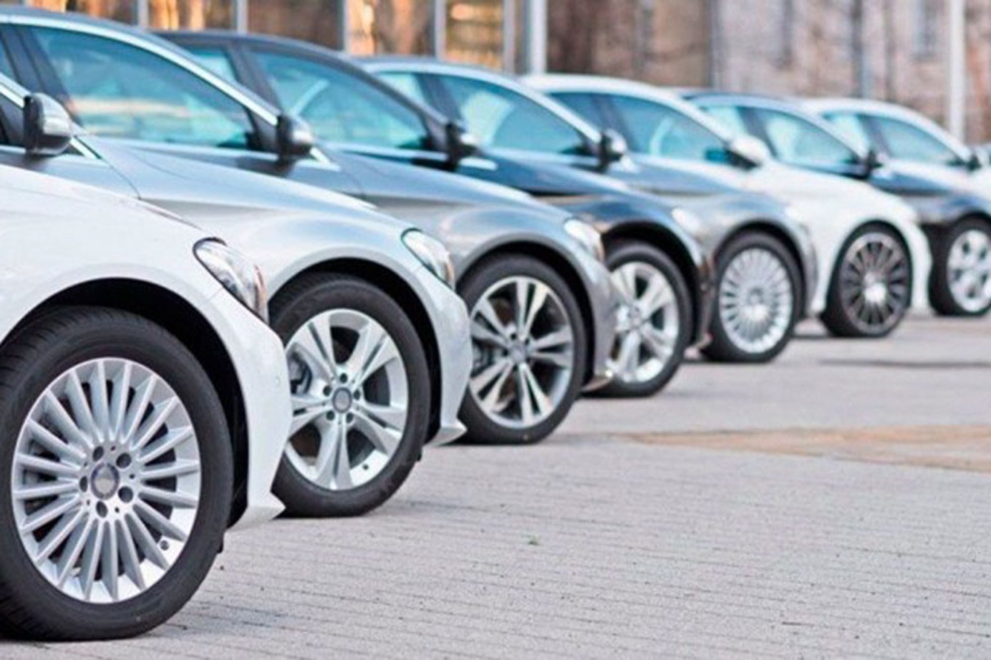Las empresas adelantan a los particulares en la compra de coches nuevos