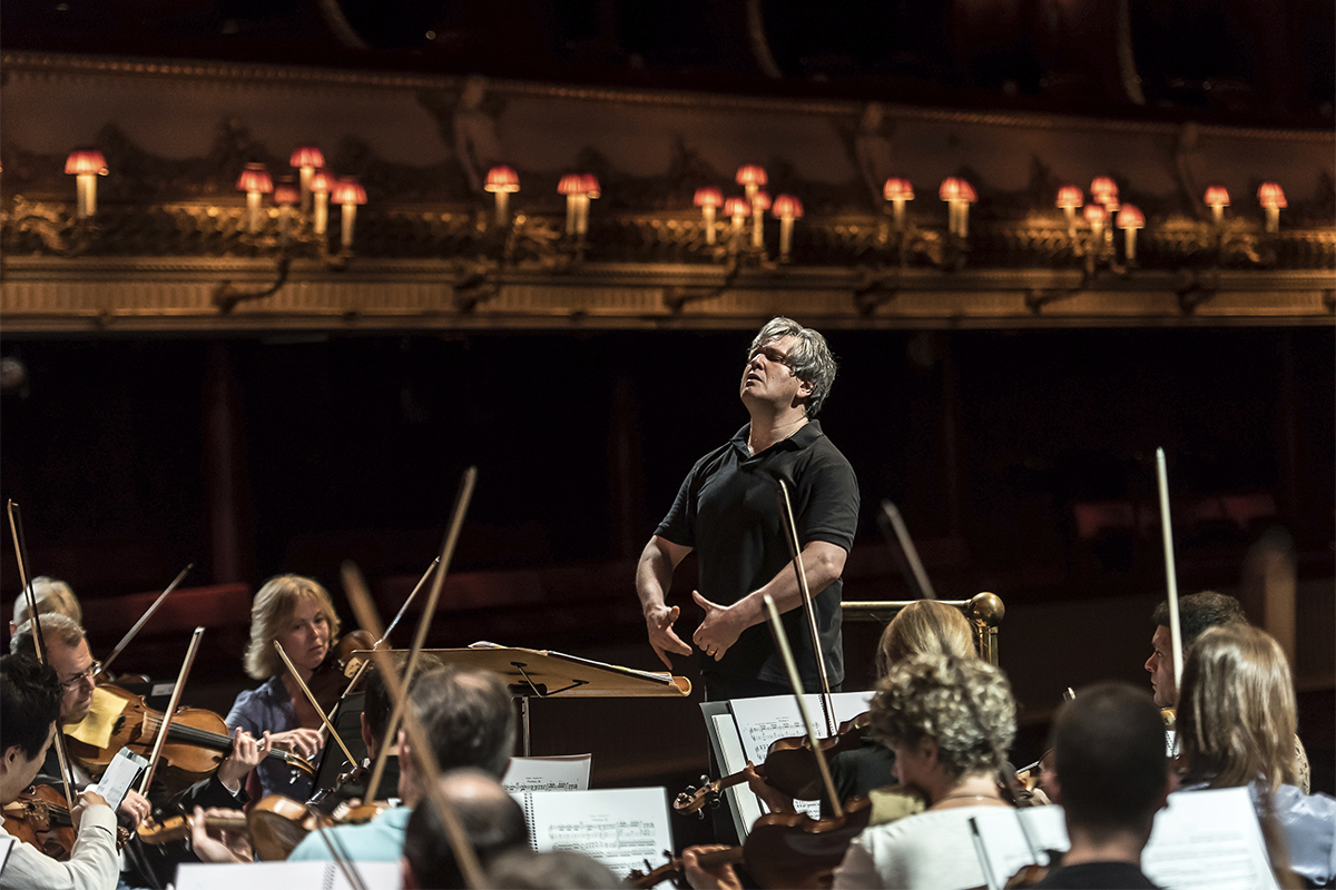 el director Antonio pappano, al frente de la orquesta de la Royal Opera House de Londres.