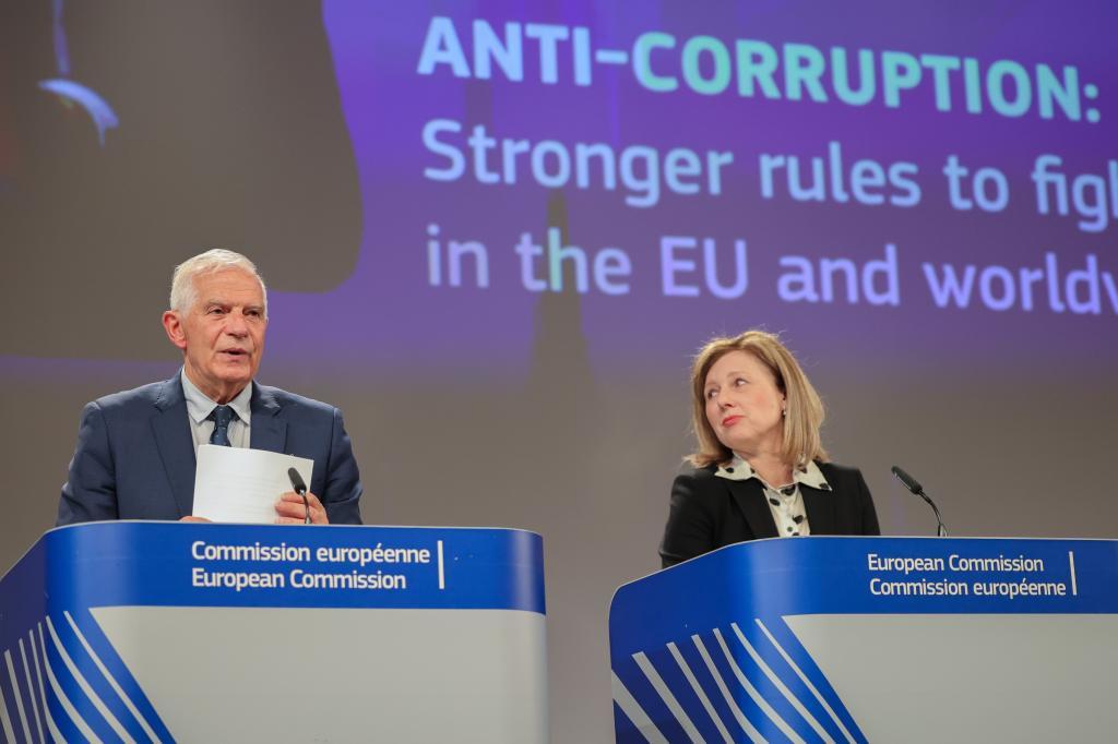 Vera Jourova y Vera Jourova, en la presentacin de la directiva comunitaria contra la corrupcin.