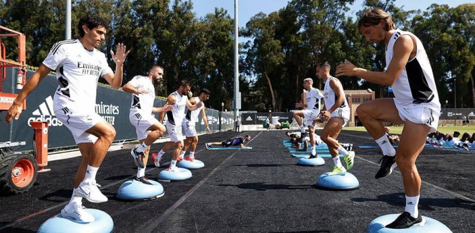 Los futbolistas del Real Madrid, con Modric y Benzema en primer plano, también emplean este artilugio para prevenir lesiones.