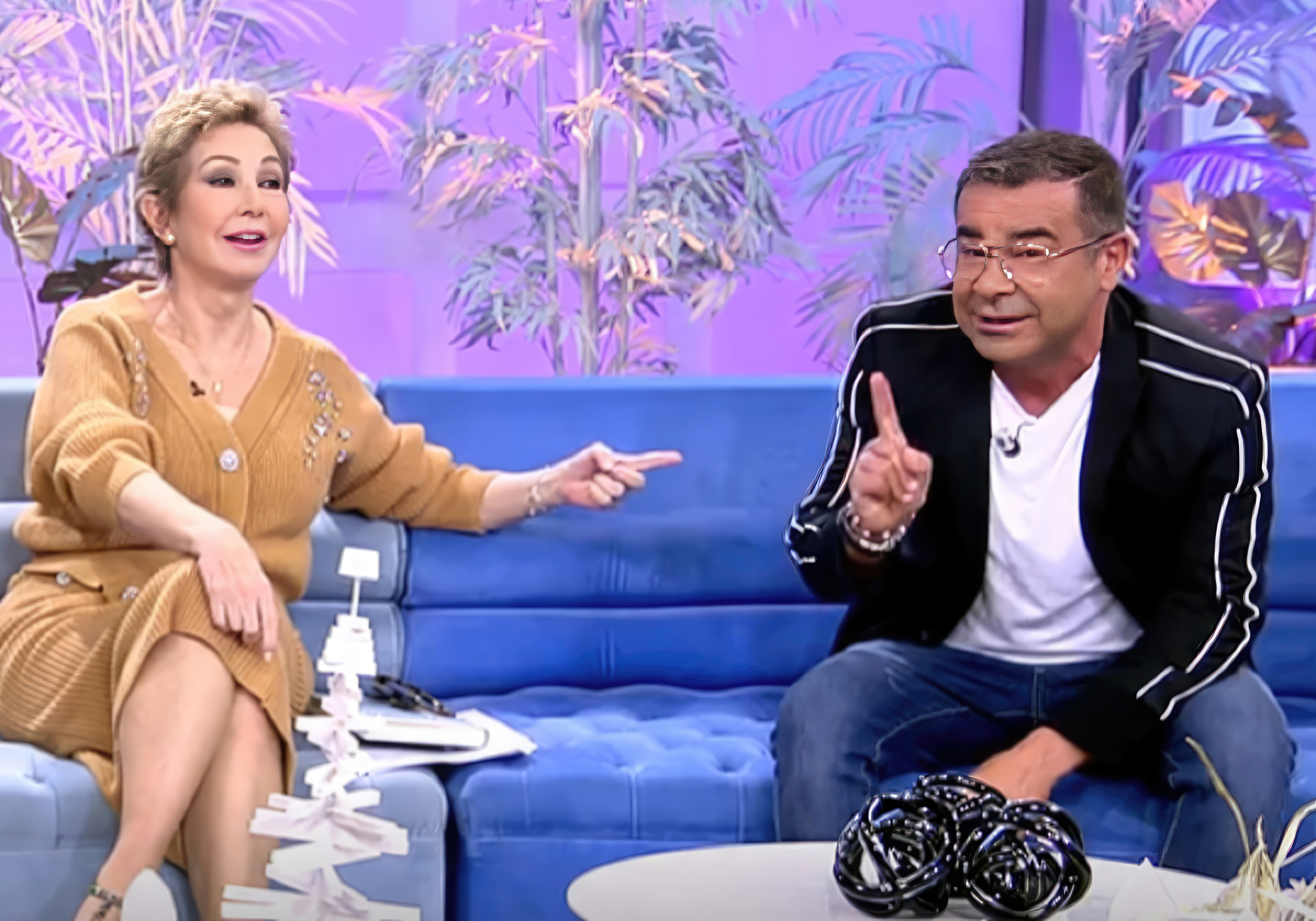 Ana Rosa Quintana y Jorge Javier Vzquez en un momento del programa AR, de Telecinco