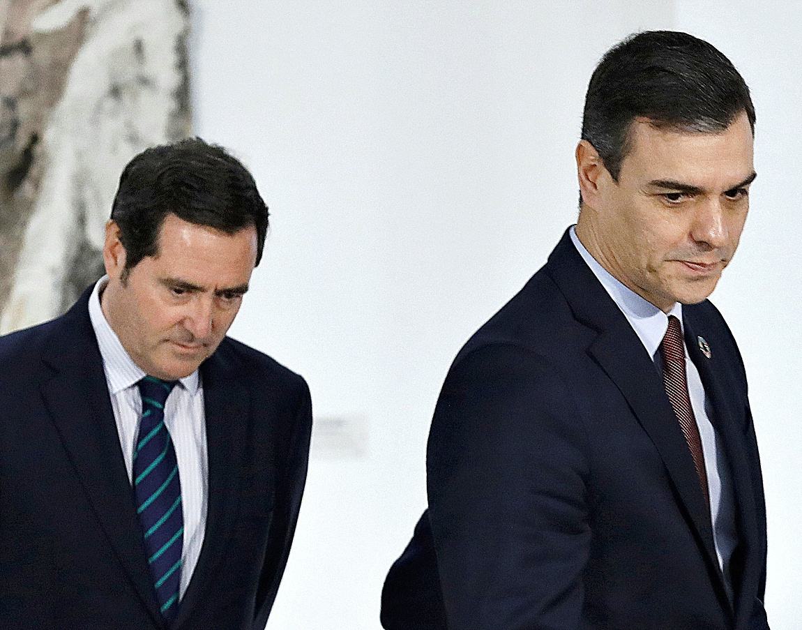 El presidente de CEOE, Antonio Garamendi y el jefe del Gobierno, Pedro Sánchez.