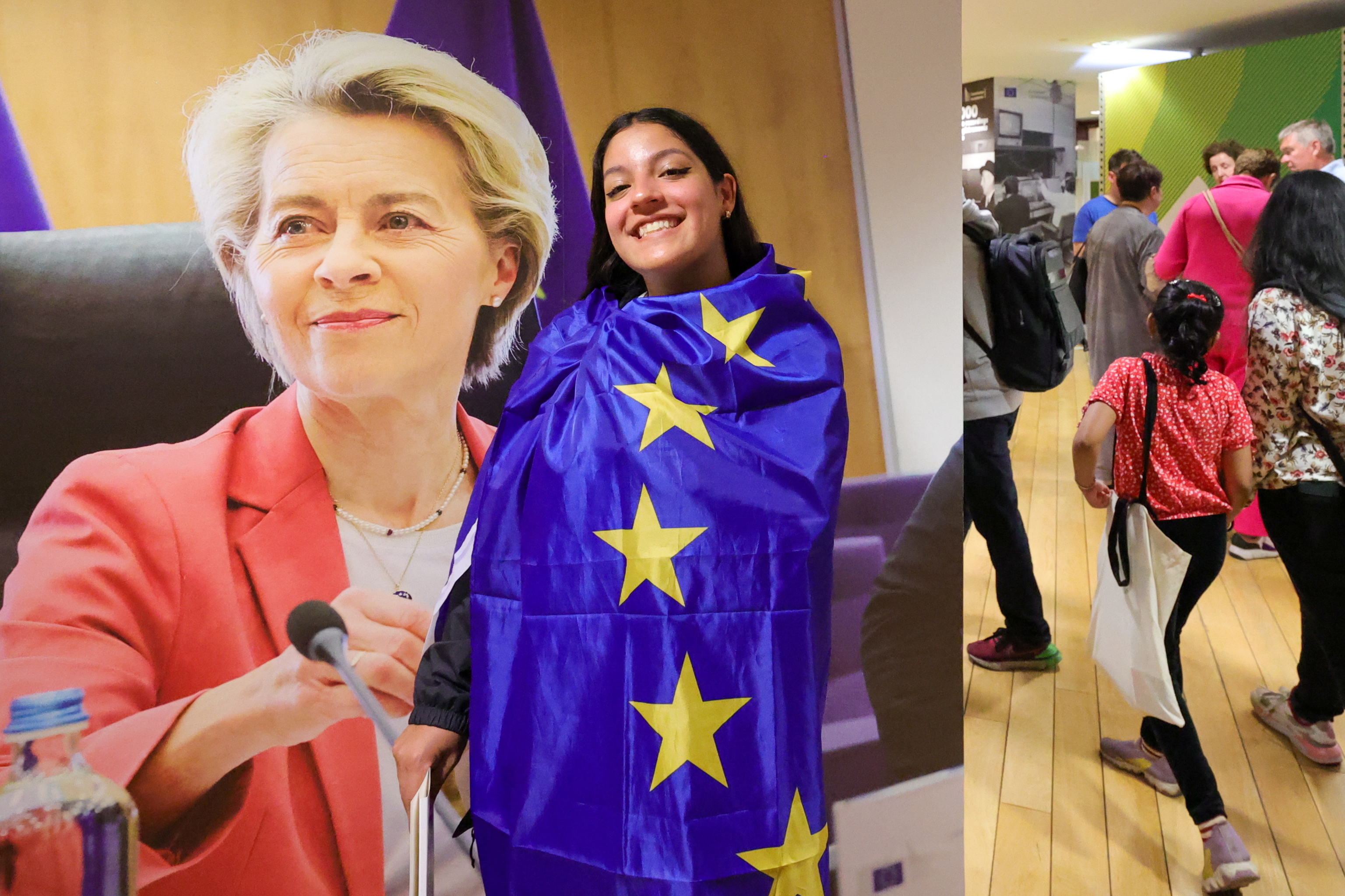 Una joven posa envuelta en una bandera de Europa junto a un retrato de Von der Leyen.
