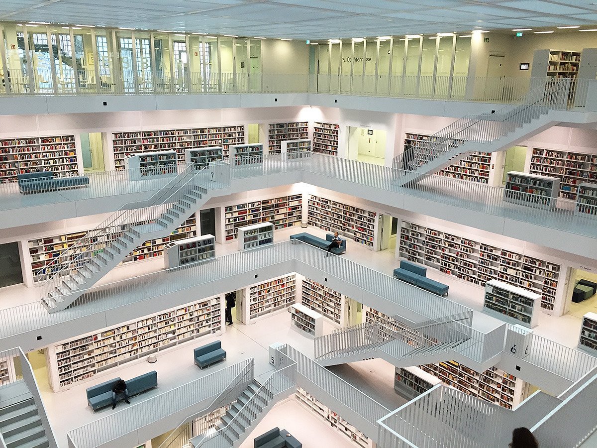 La futurista Biblioteca Pblica de Stuttgart.