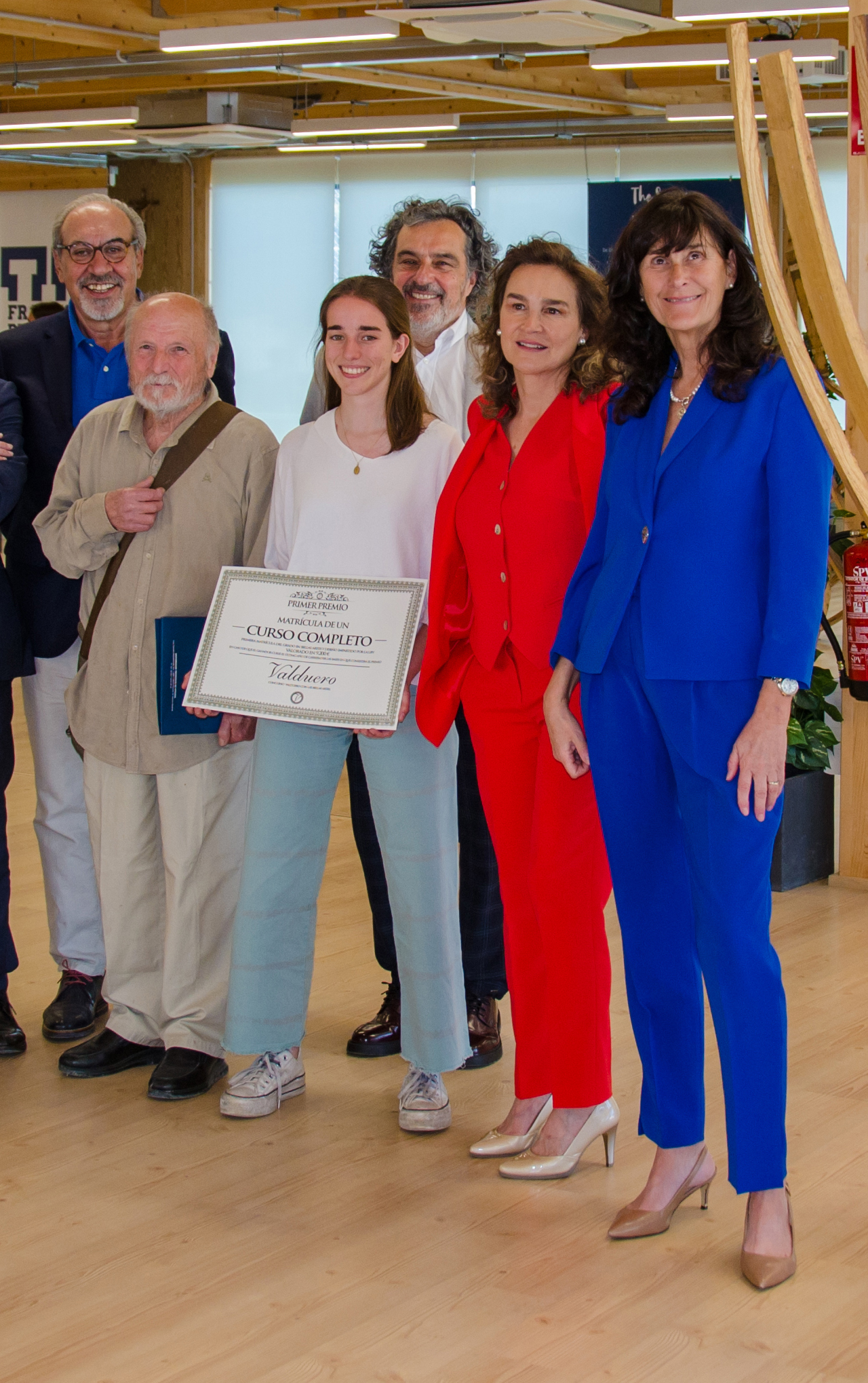 La ganadora del VII certamen, Irene Oriol junto el jurado compuesto por Pablo Lpez Raso, Yolanda Garca Viadero, Gallego y Rey , Carolina Garca Viadero y Antonio Lpez