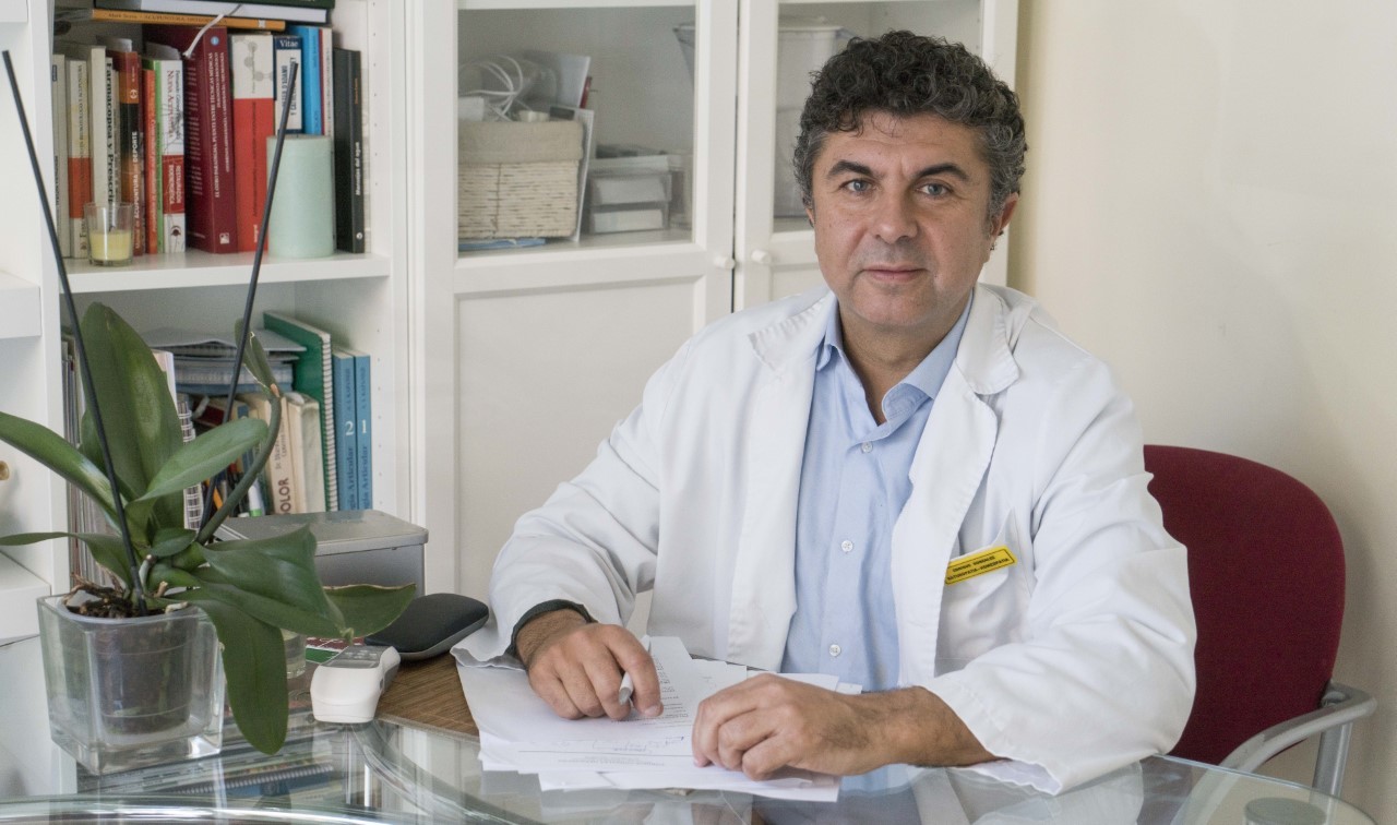 Enrique González, terapeuta en Nutrición Funcional de Precisión con formación en Bioquímica, Dietética-Nutrición y Naturopatía.