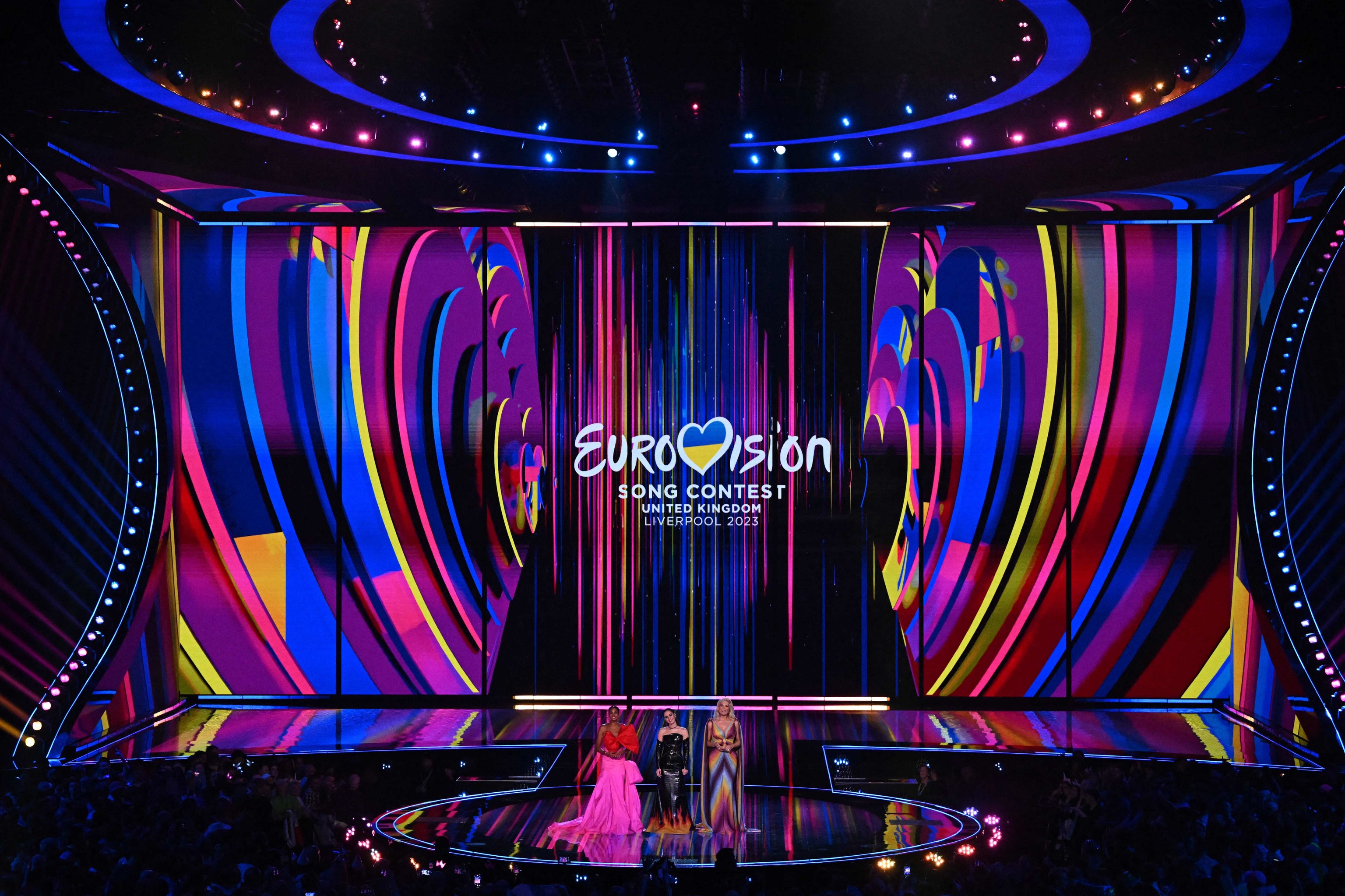 Las presentadoras de Eurovisi 2023, durante la primera semifinal celebrada en Liverpool.