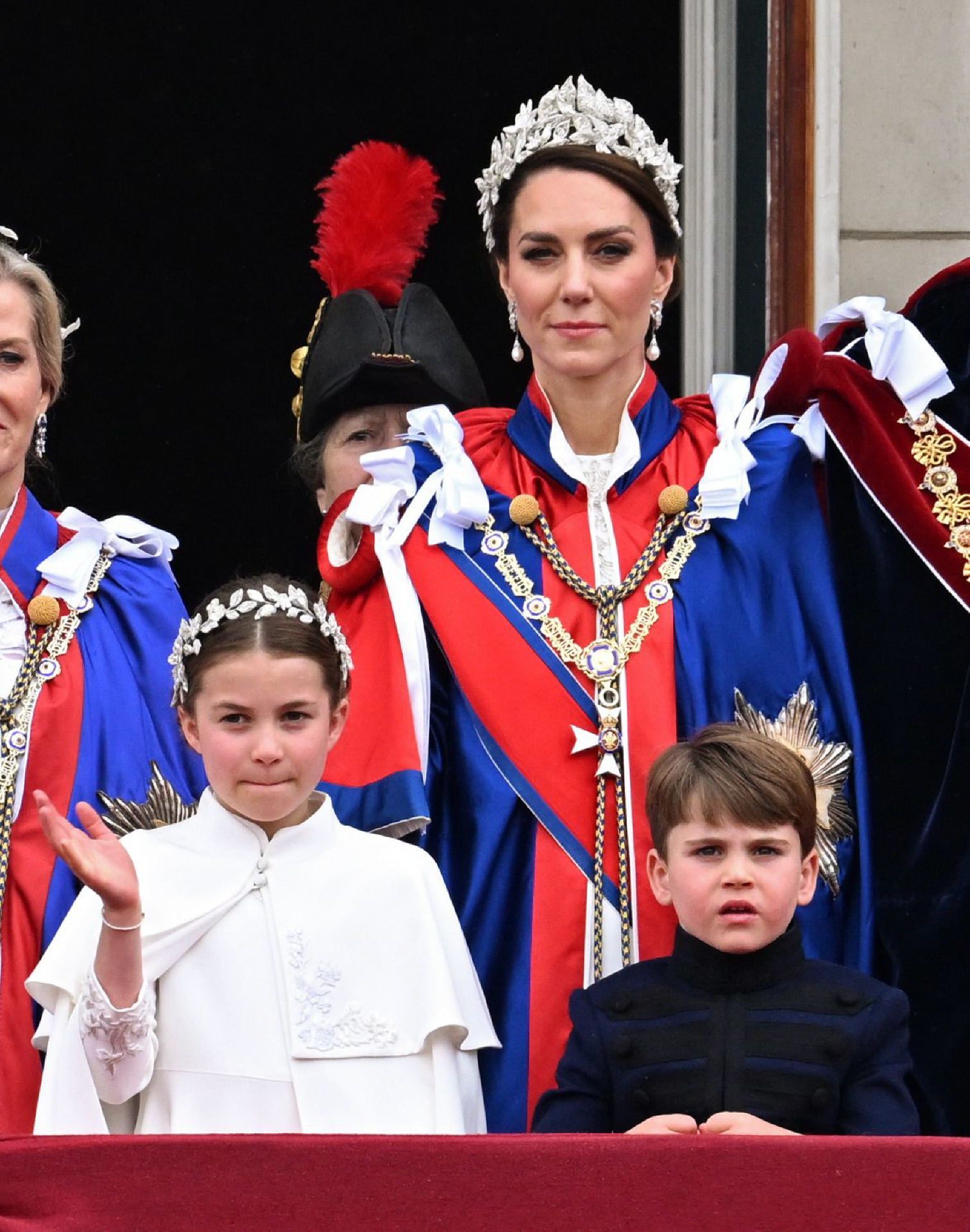 Kate Middleton y sus dos hijos pequeos, Charlotte y Louis.