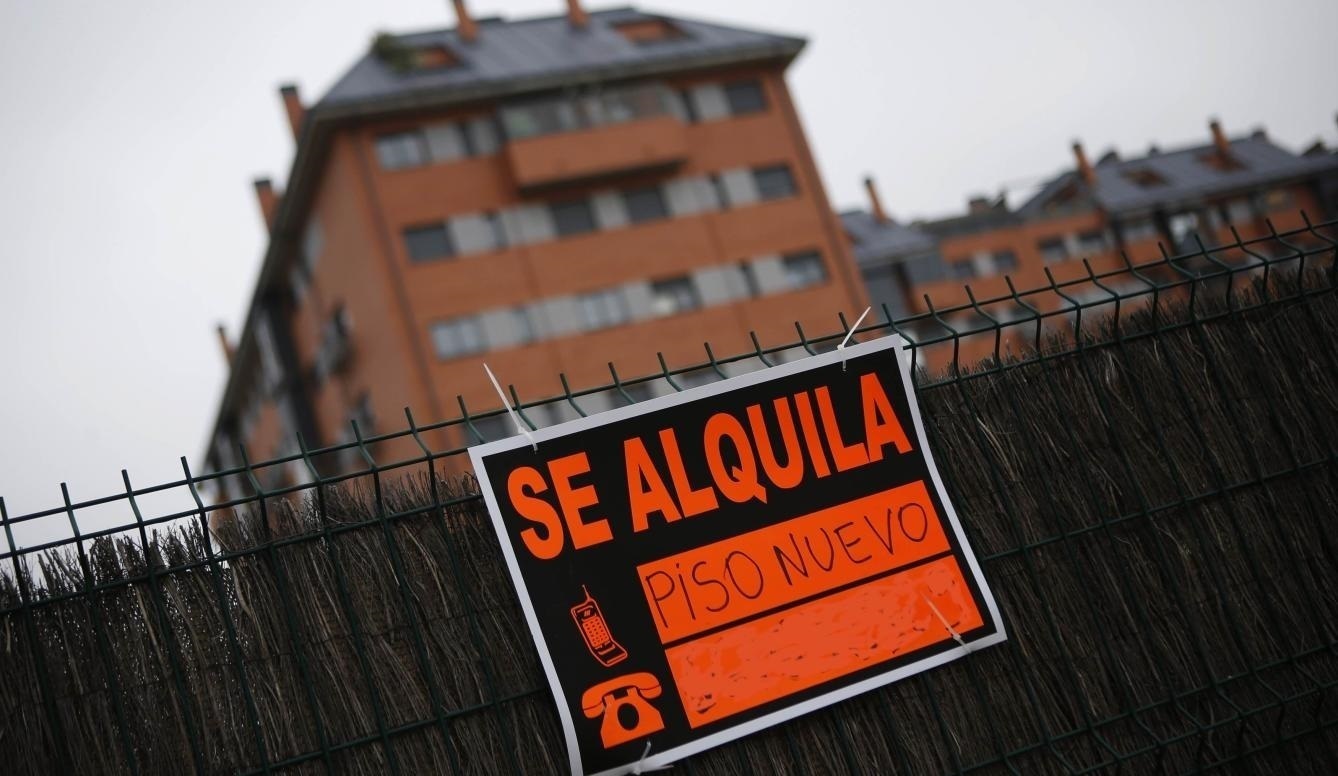 Cartel de 'Se Alquila' en una vivienda de Albacete
