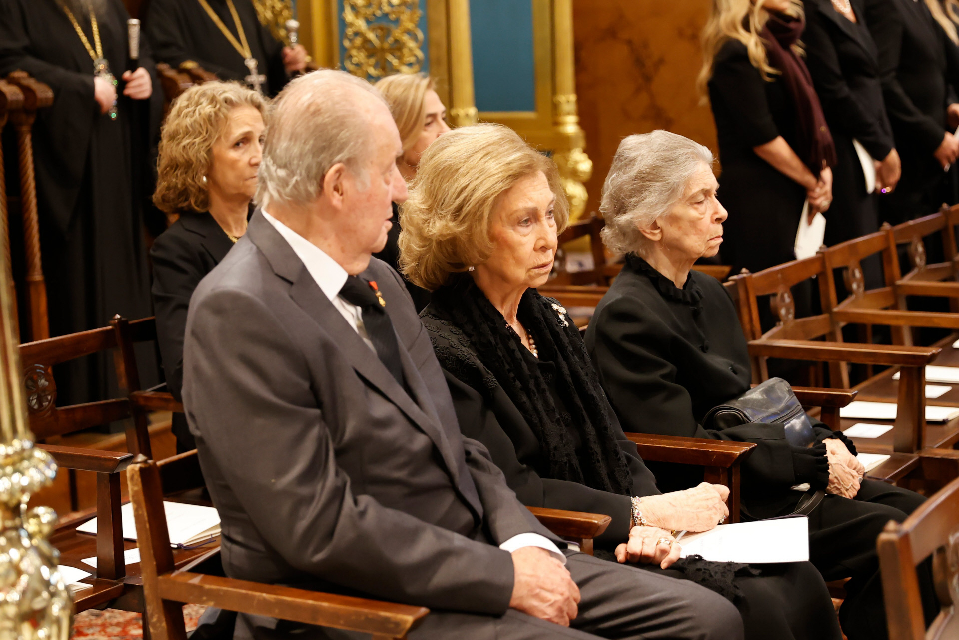 El Rey Juan Carlos, la Reina Sofa y la princesa Irene, en el funeral de Constantino de Grecia, el pasado mes de enero.