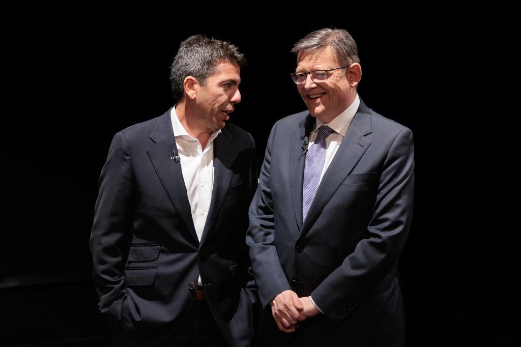 Carlos Mazn y Ximo Puig, minutos antes de comenzar el debate de la SER.
