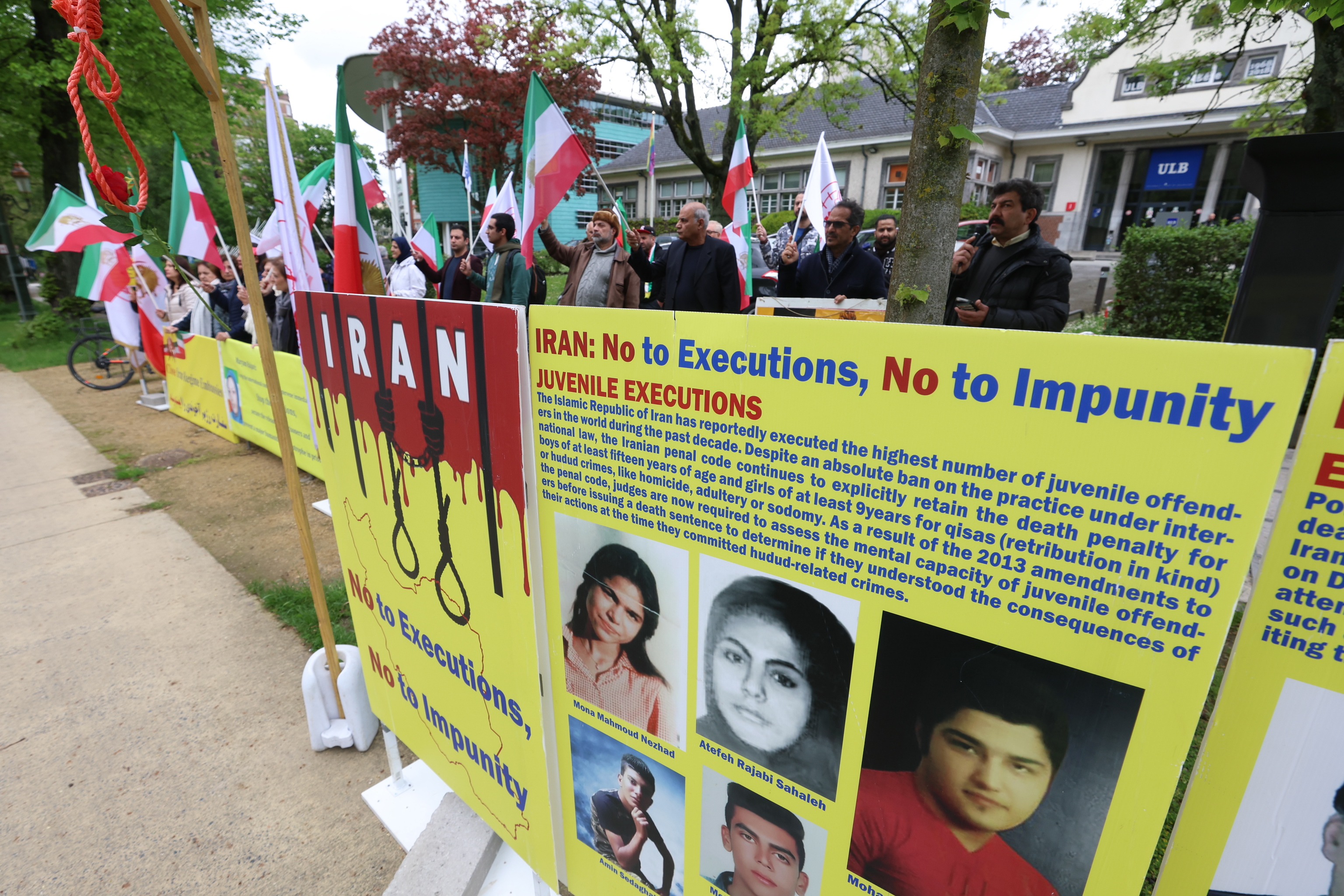 Manifestantes contra las ejecuciones en Irán durante una protesta en Bruselas.