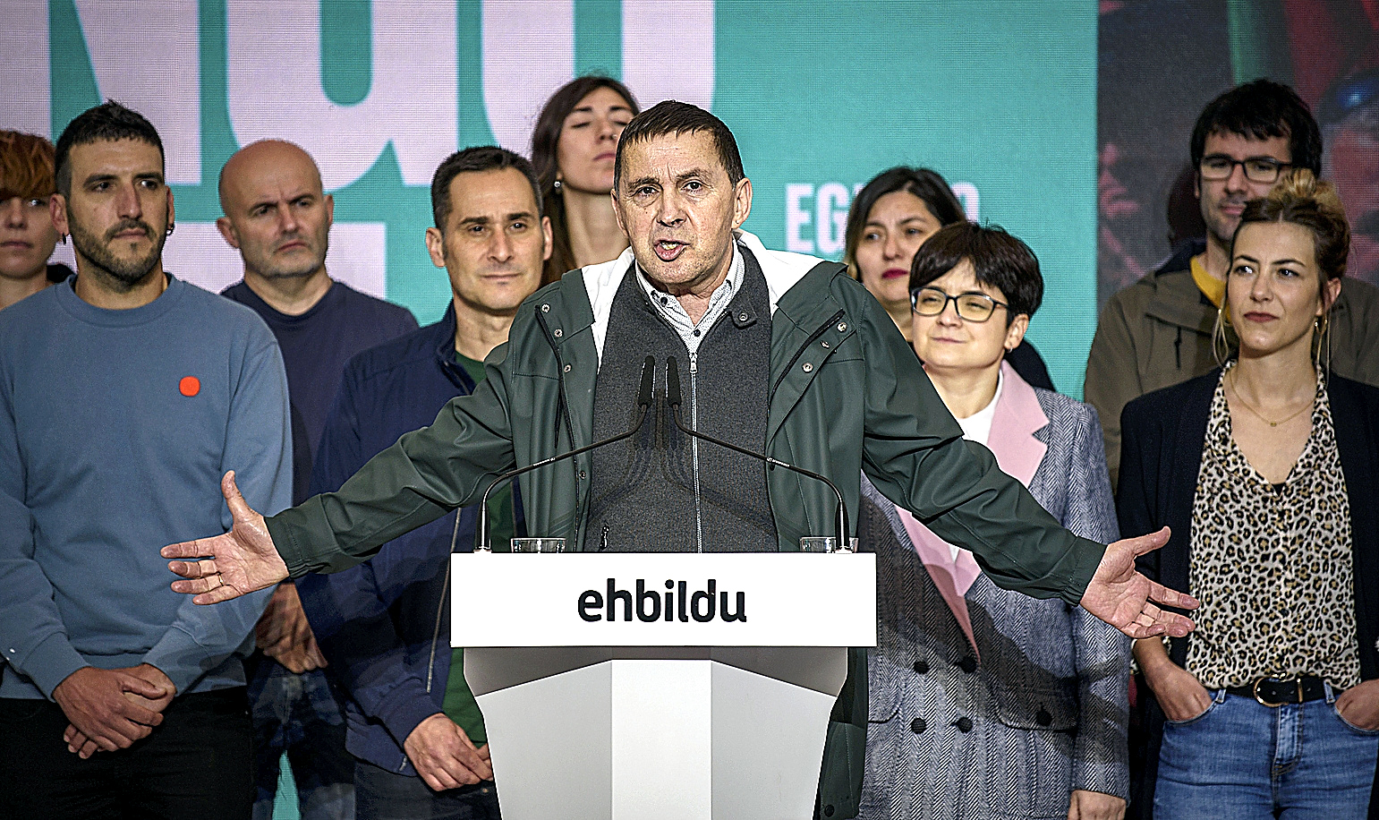 El coordinador general de EH Bildu, Arnaldo Otegi, interviene este sbado en un acto de EH Bildu en la Plaza Nueva de Bilbao.