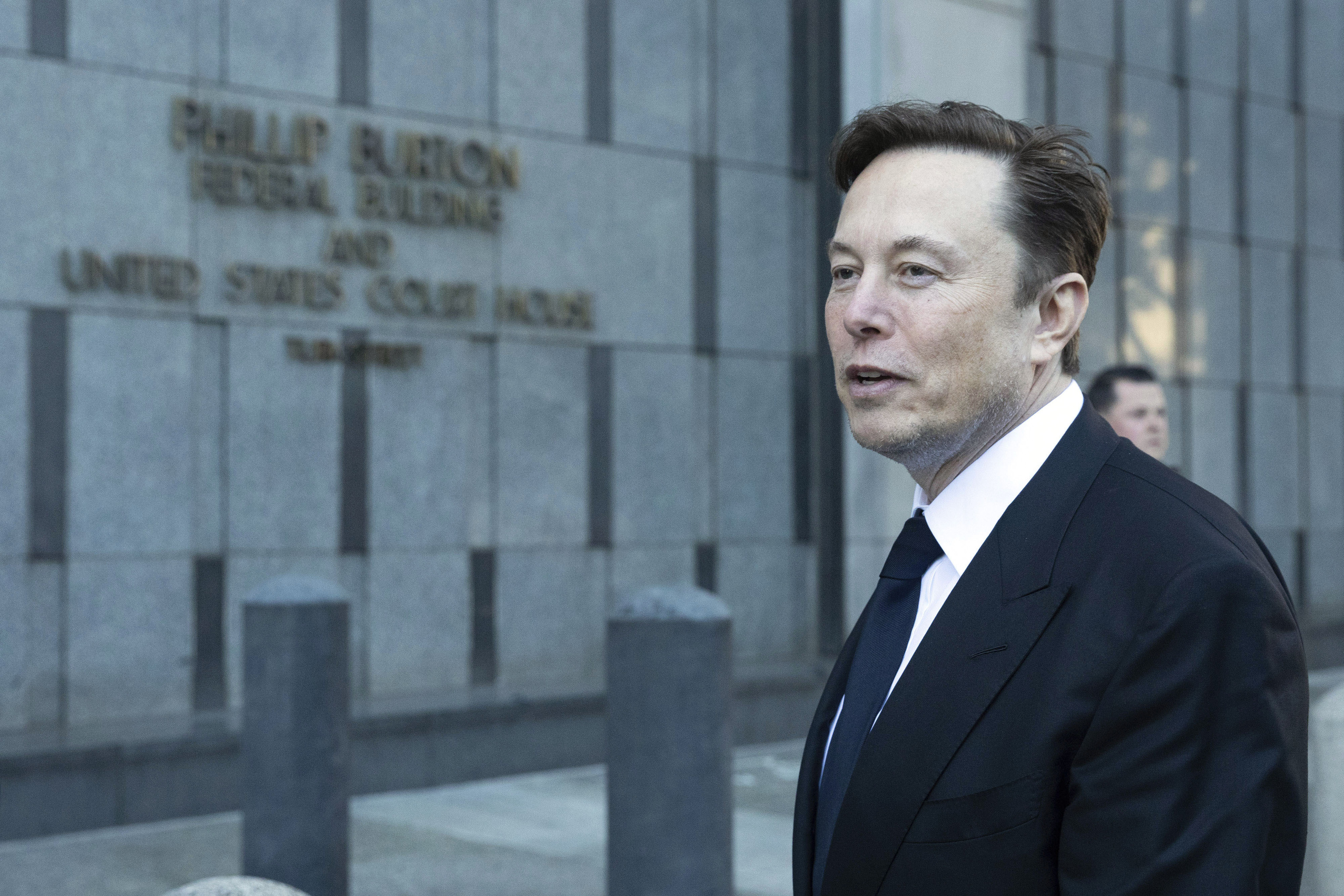 Elon Musk, al aire libre