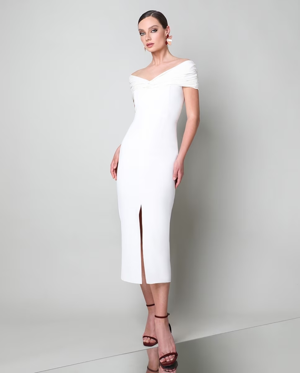 Vestido blanco elegante con drapeado de Victoria Colección para El Corte Inglés