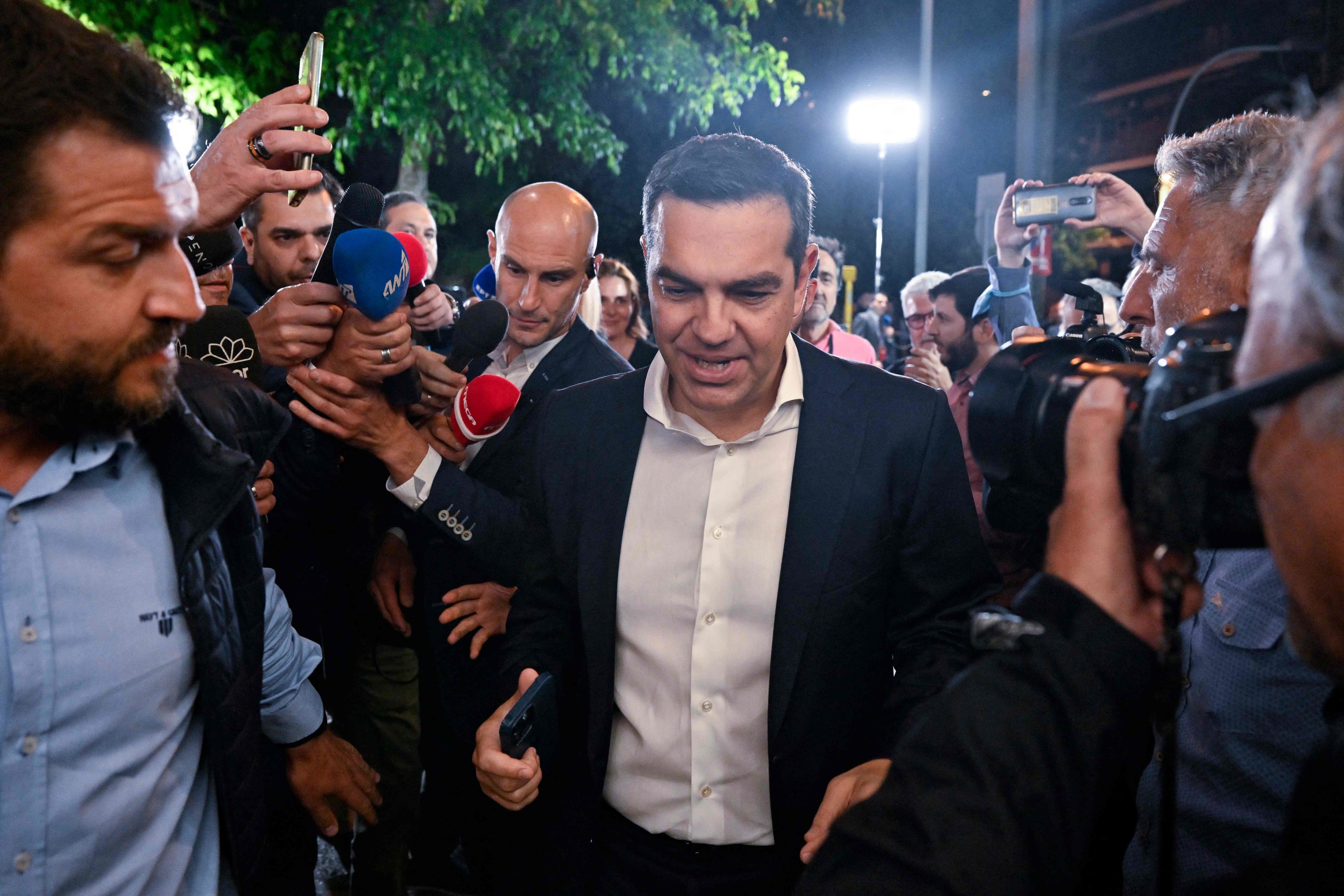 Grecia entierra la era de los extremos