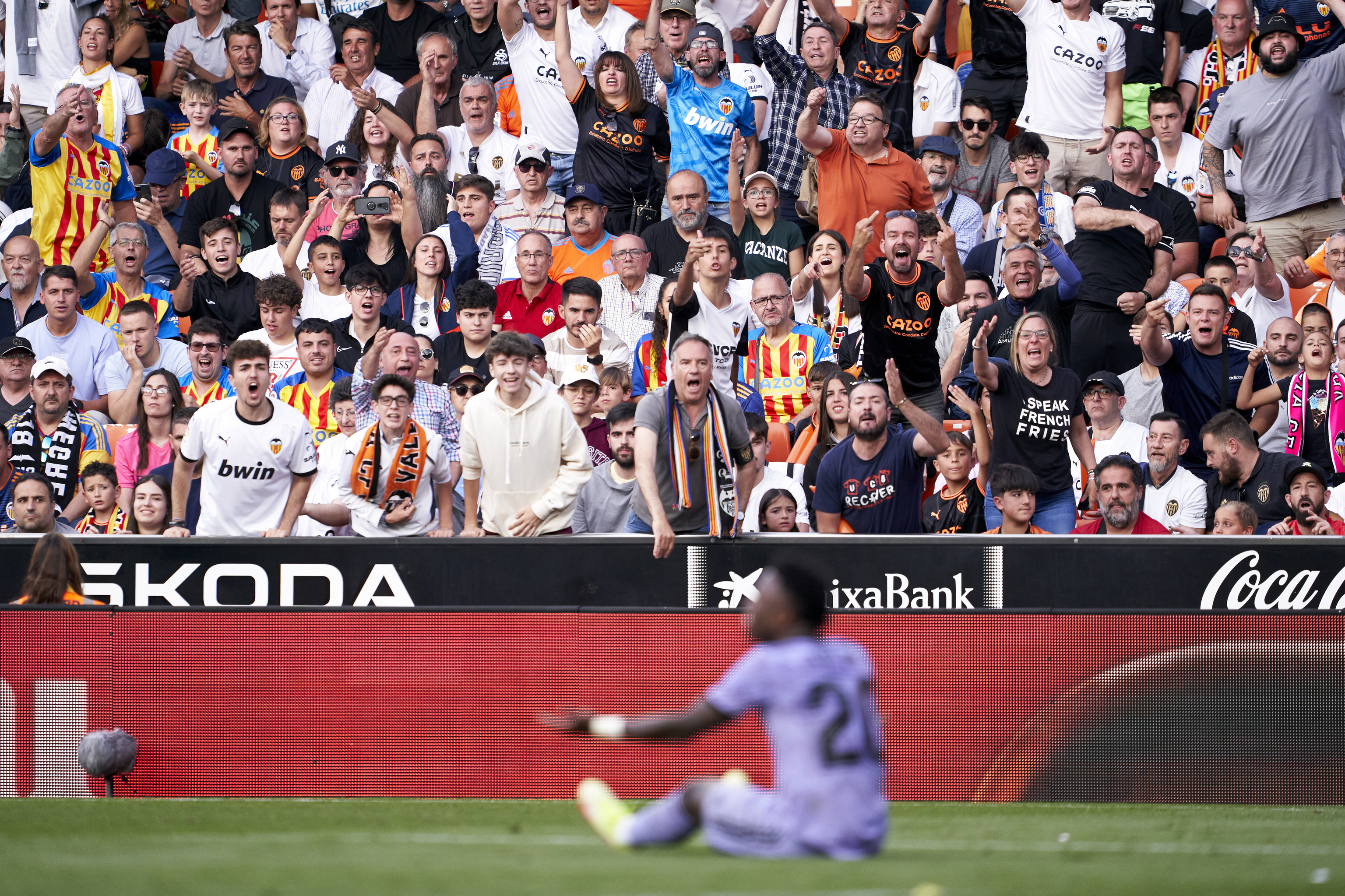 Valencia fans rebuke Vinicius at Mestalla.