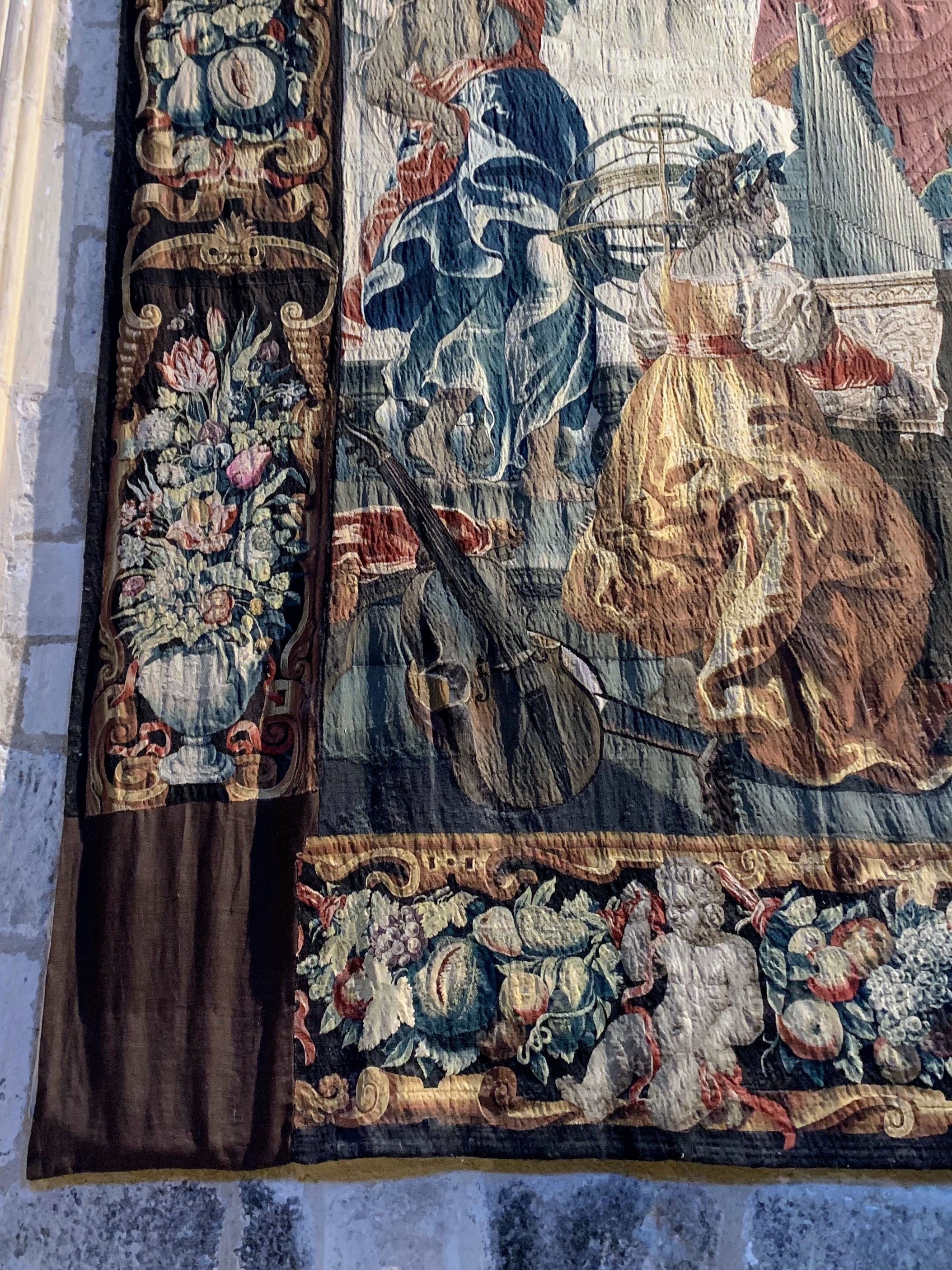 Detalle del tapiz de la iglesia de San Juan, donde an falta un retazo (abajo, a la izquierda)   robado por Erik el Belga.