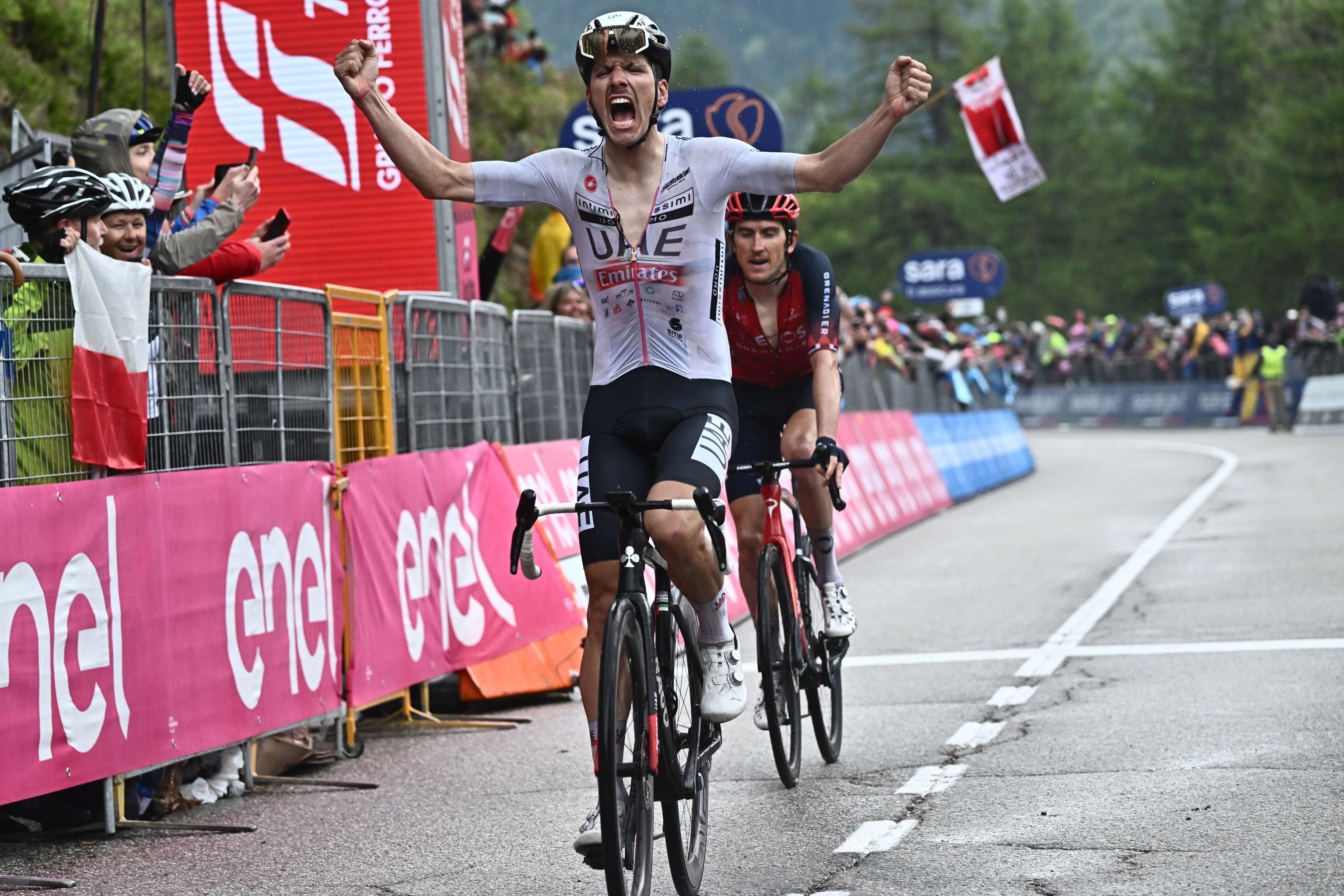 Joao celebra su victoria en la etapa 16 del Giro de Italia, este martes.