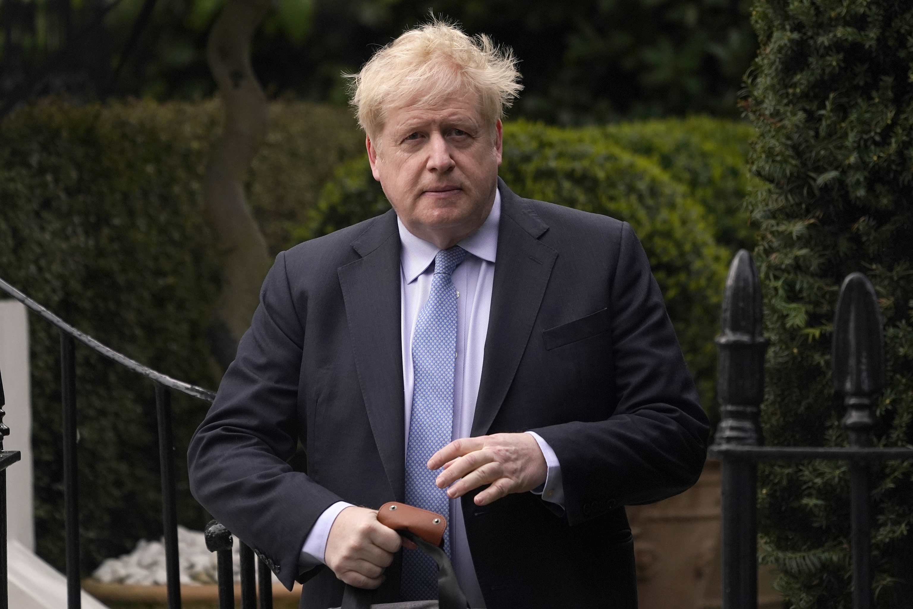 El Ministerio del Gabinete remite a Boris Johnson a la policía por violar las reglas del Covid en Chequers