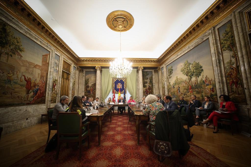 Los asistentes a la reunin en la Delegacin de Gobierno de Madrid