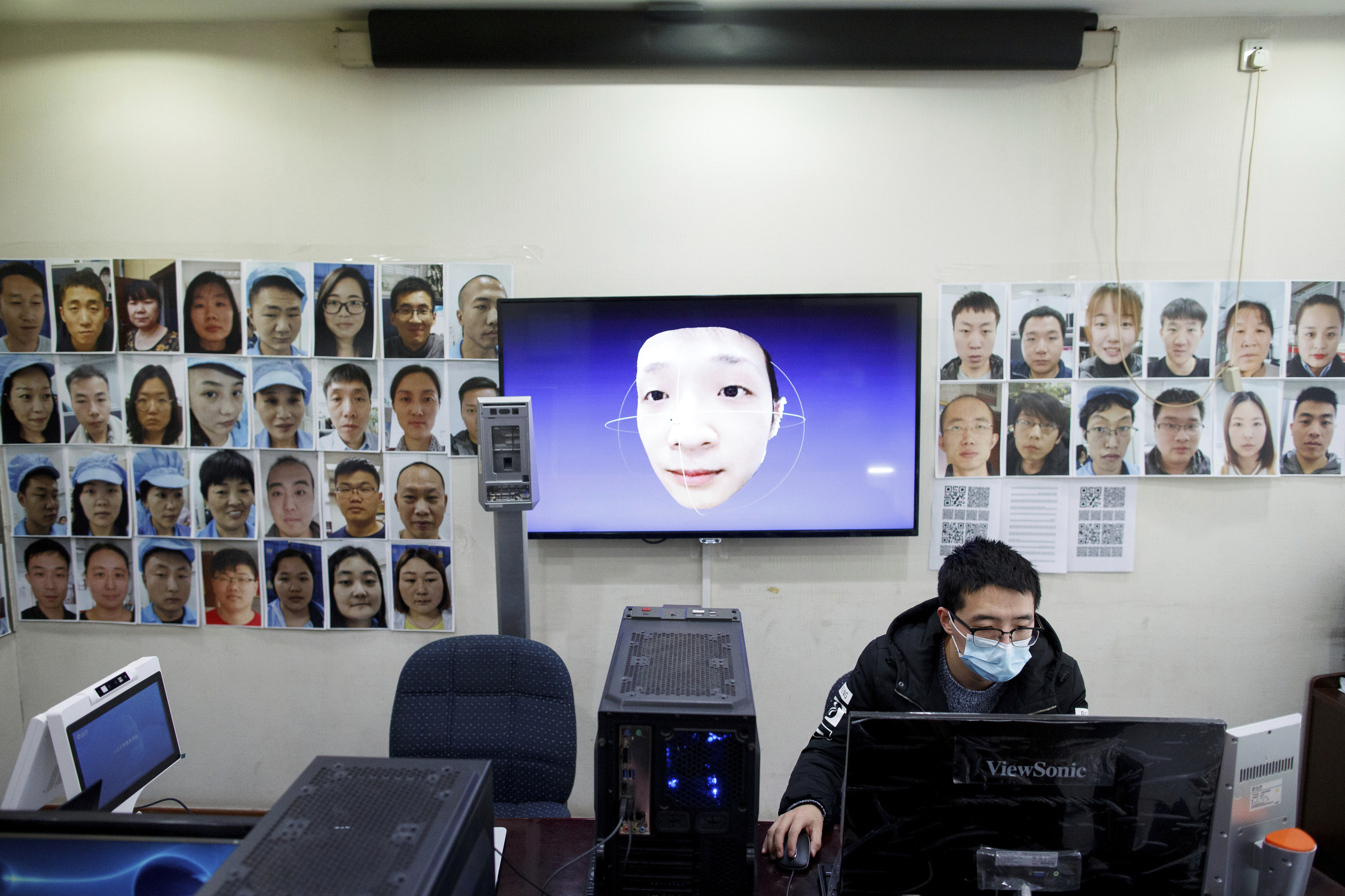 Videollamadas con la cara y la voz clonada de tu mujer para pedirte dinero: las estafas con inteligencia artificial se disparan en China