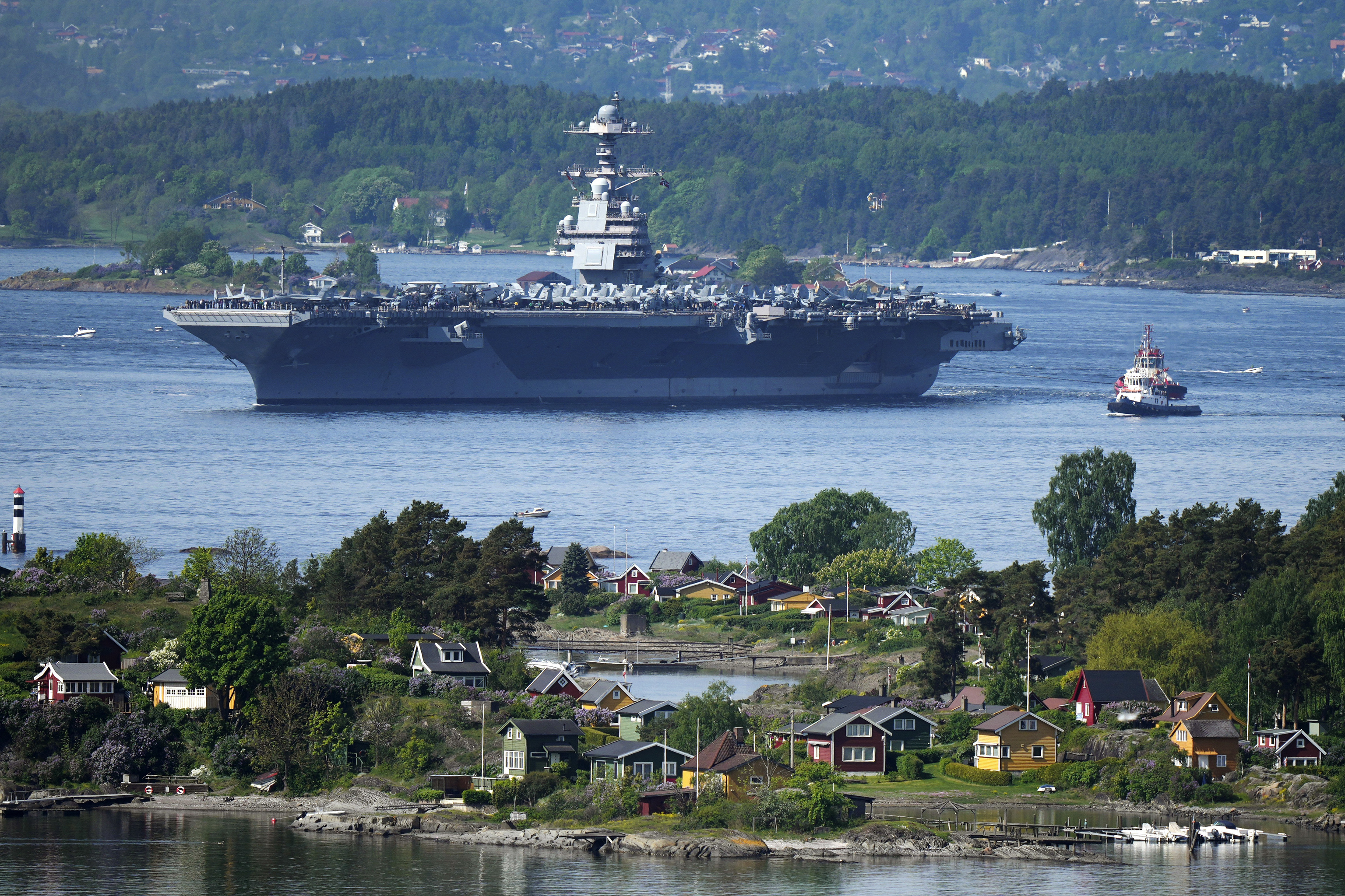 El portaaviones estadounidense USS Gerald R. Ford, en el fiordo de Oslo.
