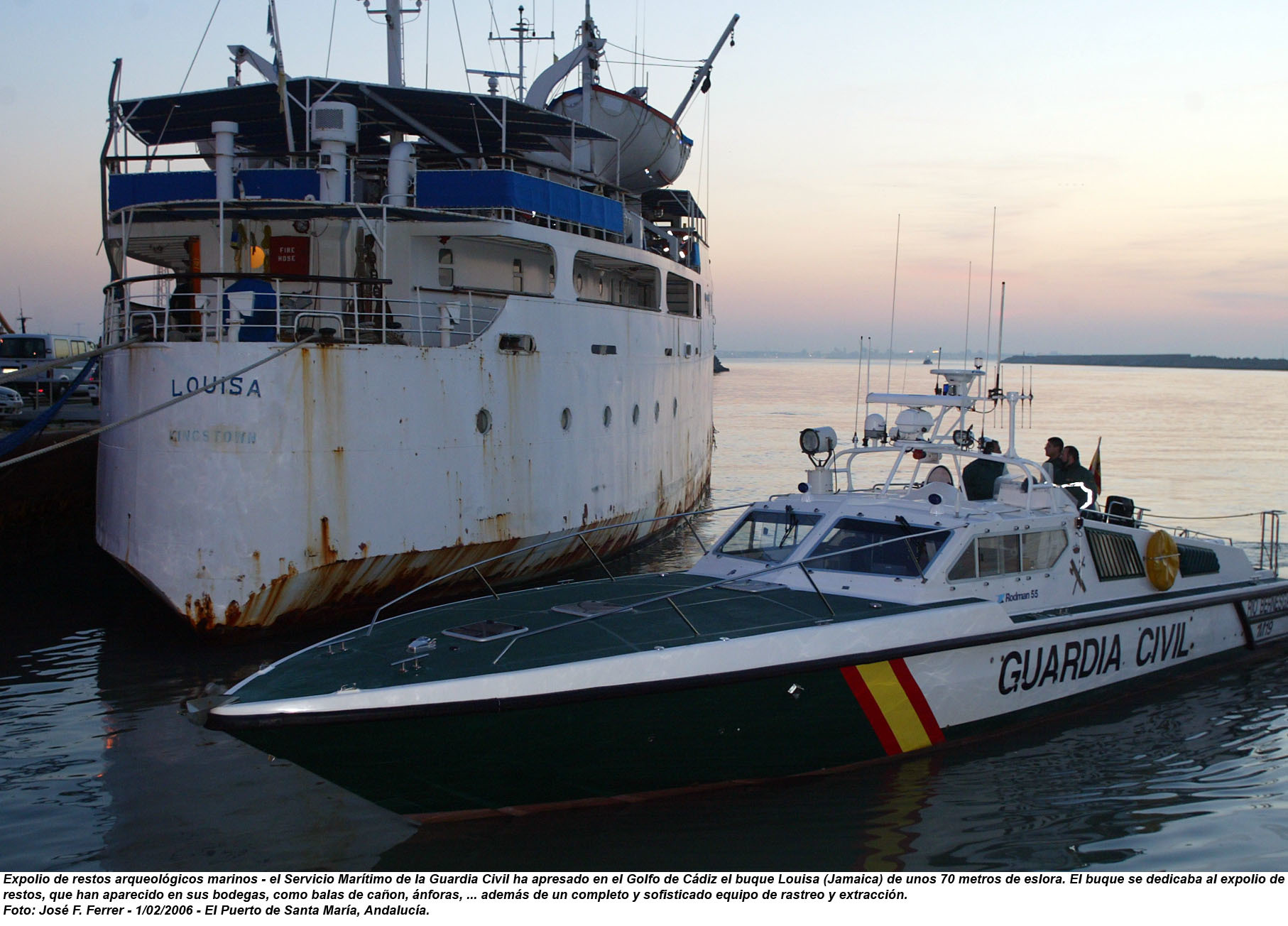 Imagen de archivo de una embarcacin de la Guardia Civil en Cdiz.