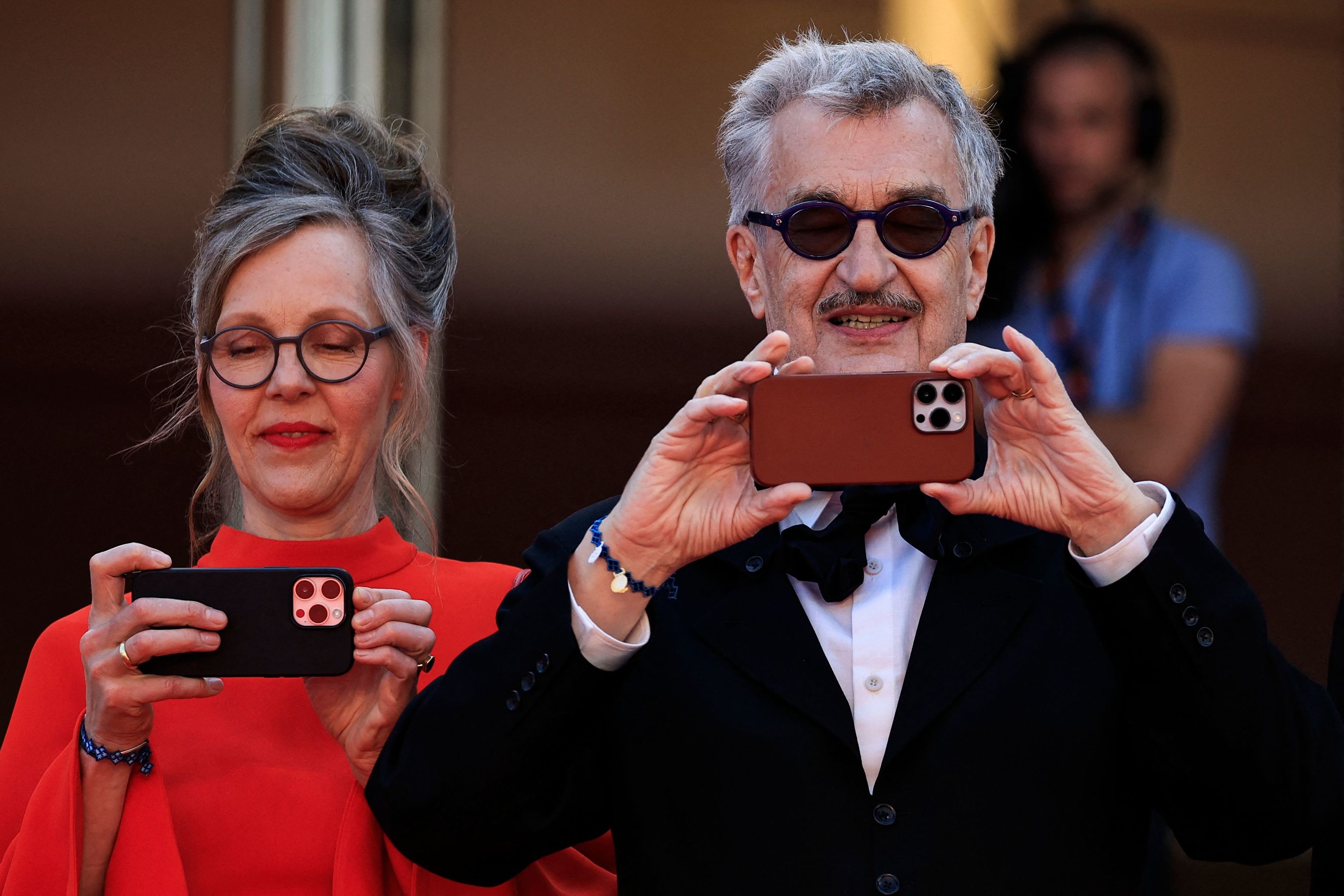 Wim Wenders junto a su esposa, Donata, hoy en Cannes.