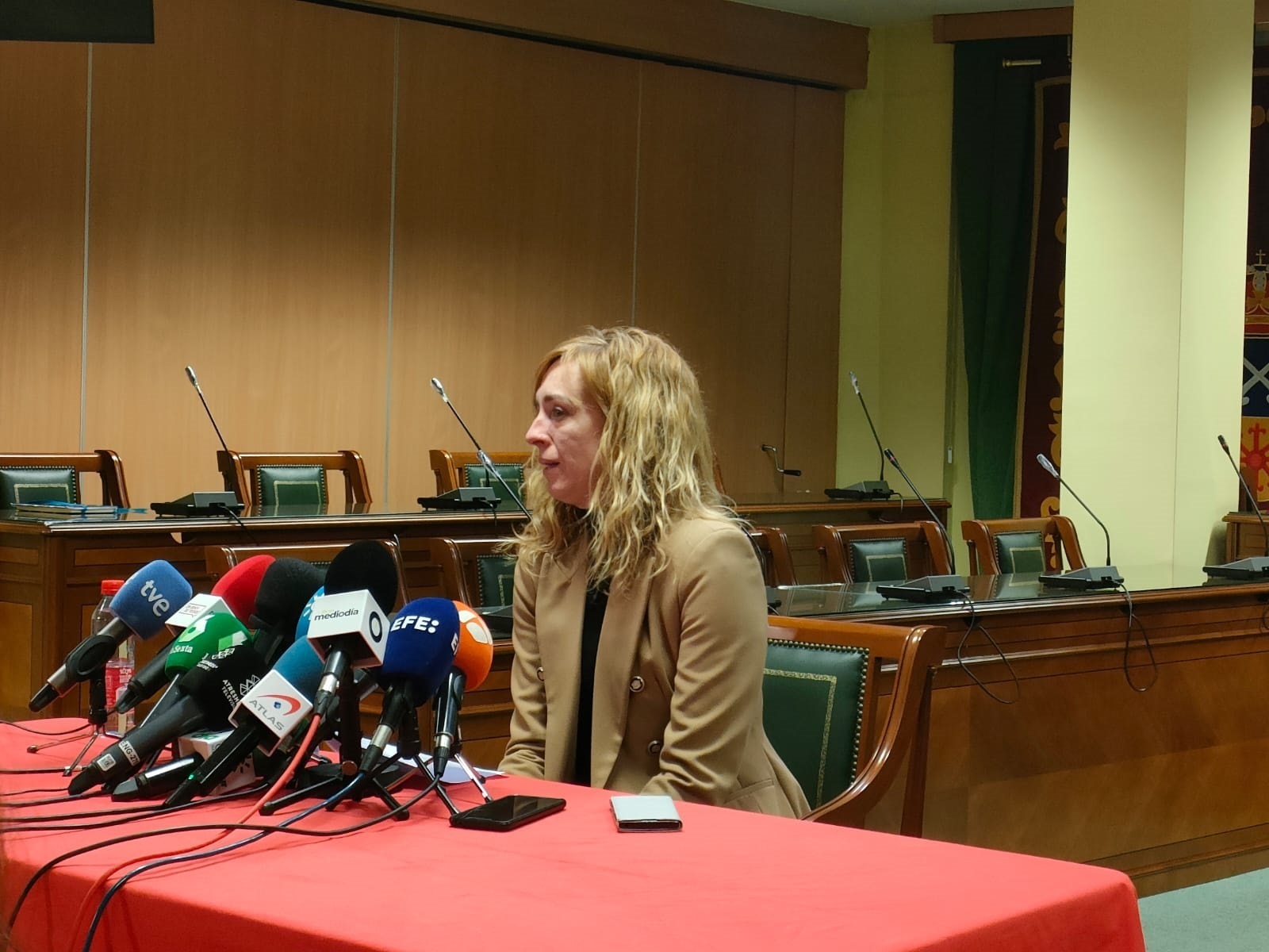 La alcaldesa de Maracena (PSOE), Berta Linares, en una rueda de prensa tras el secuestro de Vanessa Romero.