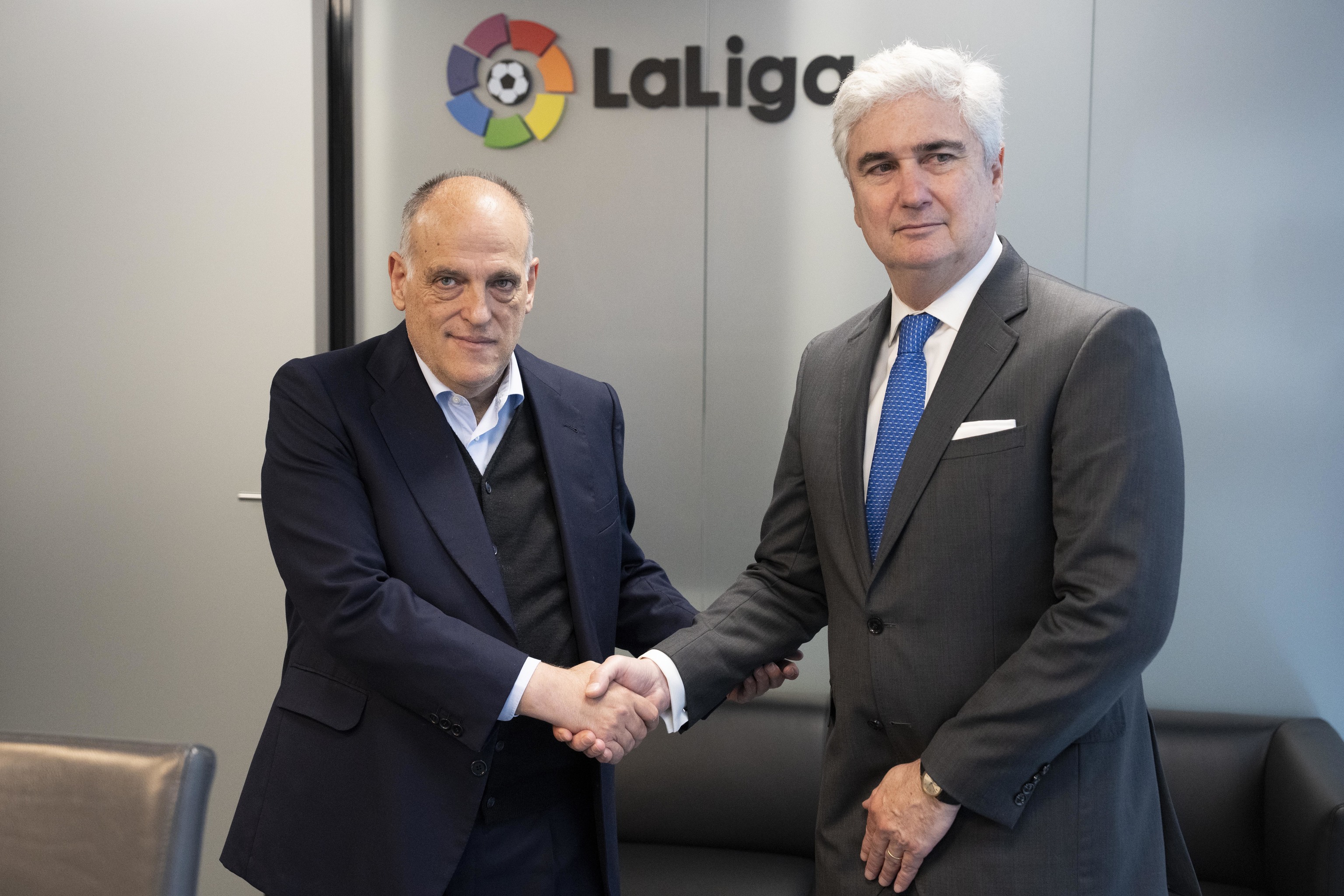 The president of LaLiga, Javier Tebas (left) and the Brazilian ambassador to Spain, Orlando Leite, during their meeting this Friday at the LaLiga headquarters.