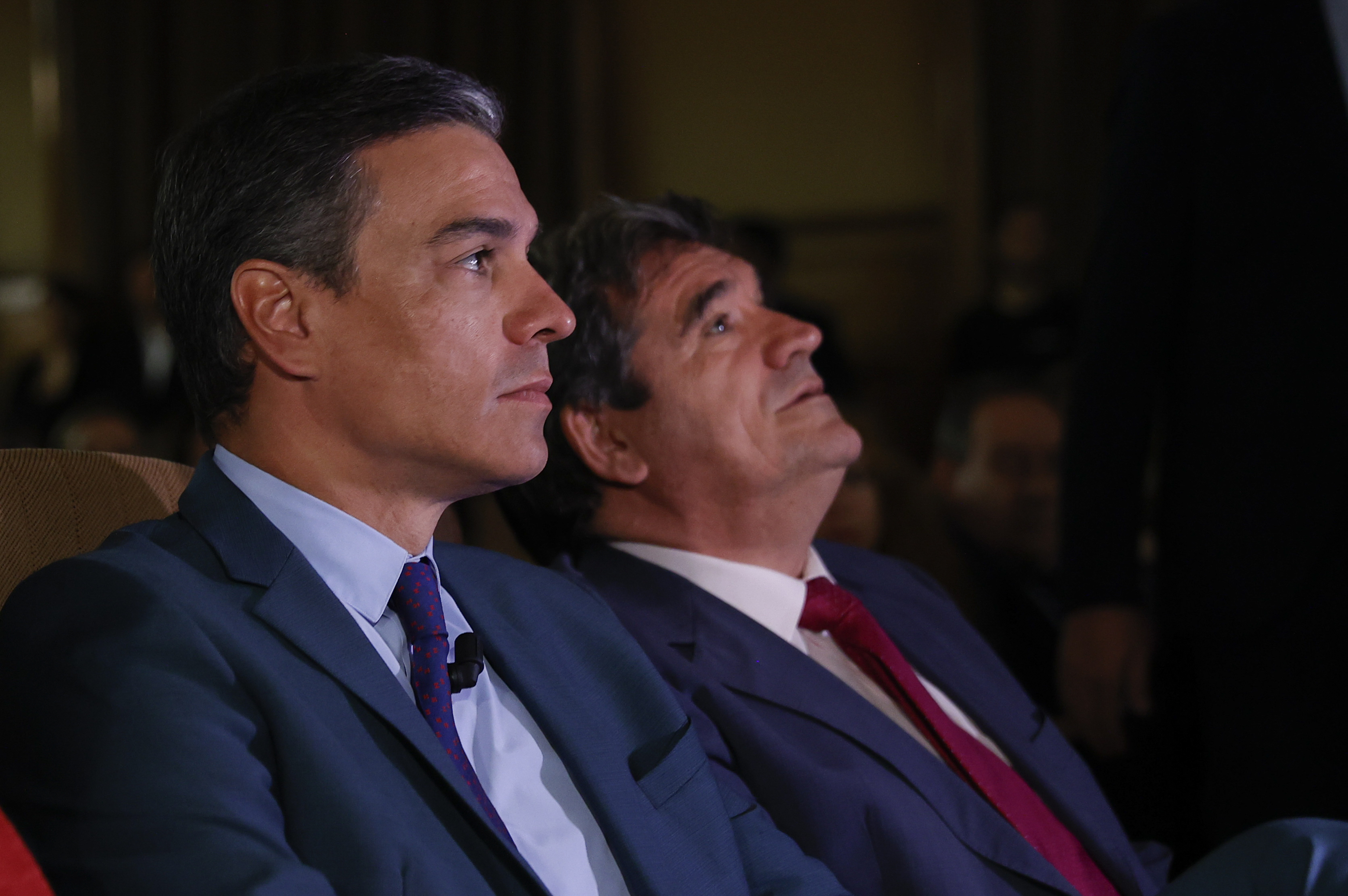 El presidente del Gobierno, Pedro Sánchez, y el ministro de Inclusión, José Luis Escrivá