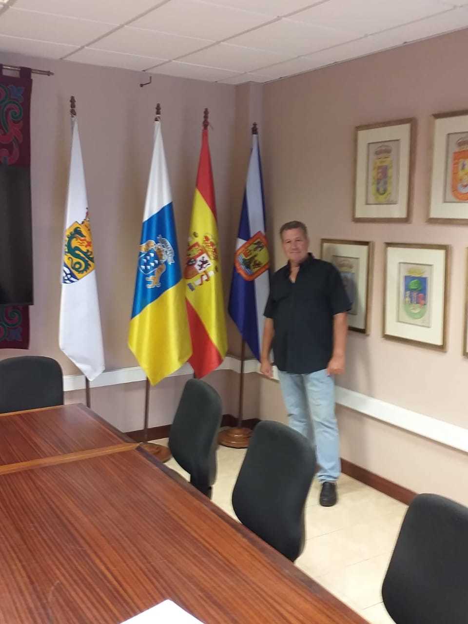 Gustavo Acosta en el Ayuntamiento de Puerto de la Cruz (Canarias).