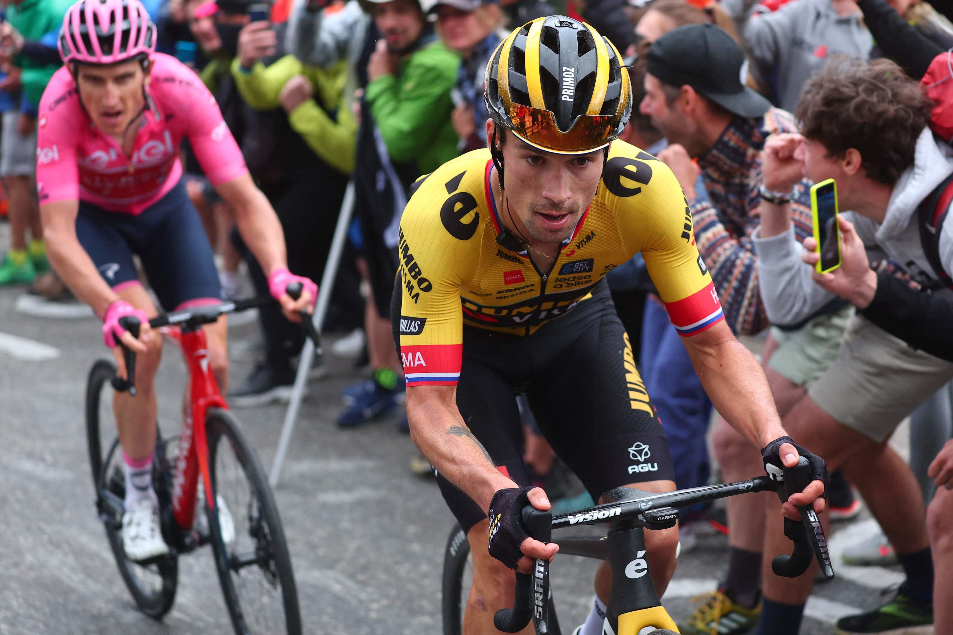 Giro d’Italia: The queen stage of the Giro takes Almeida off the hook and leaves the pink jersey for the Thomas-Roglic duel