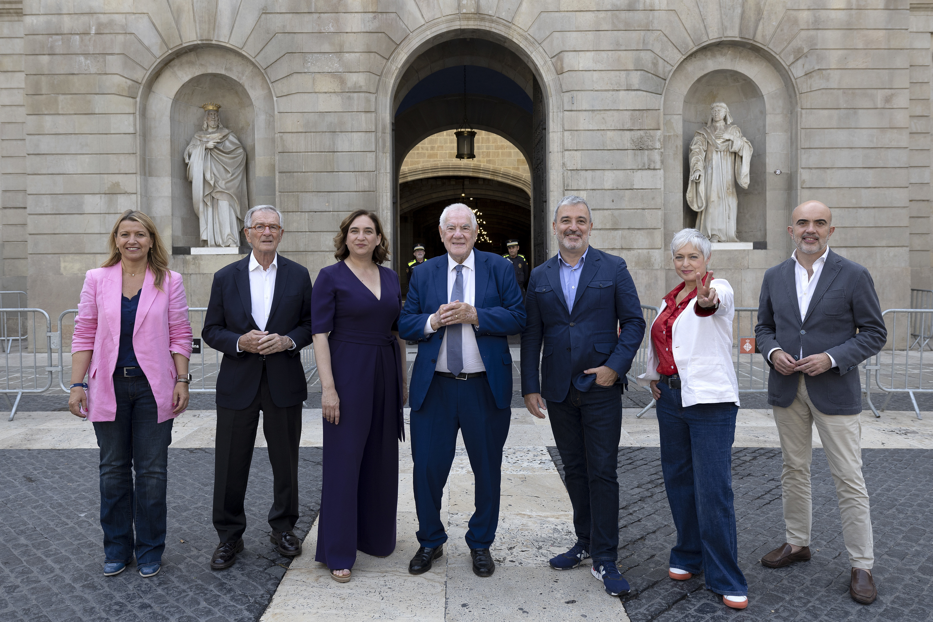 Los candidatos a la Alcaldía de Barcelona Eva Parera (Valents), Xavier Trias (JxCat), Ada Colau (En Comú), Ernest Maragall (ERC), Jaume Collboni (PSC), Anna Grau (Ciutadans) y Daniel Sirera (PPC).
