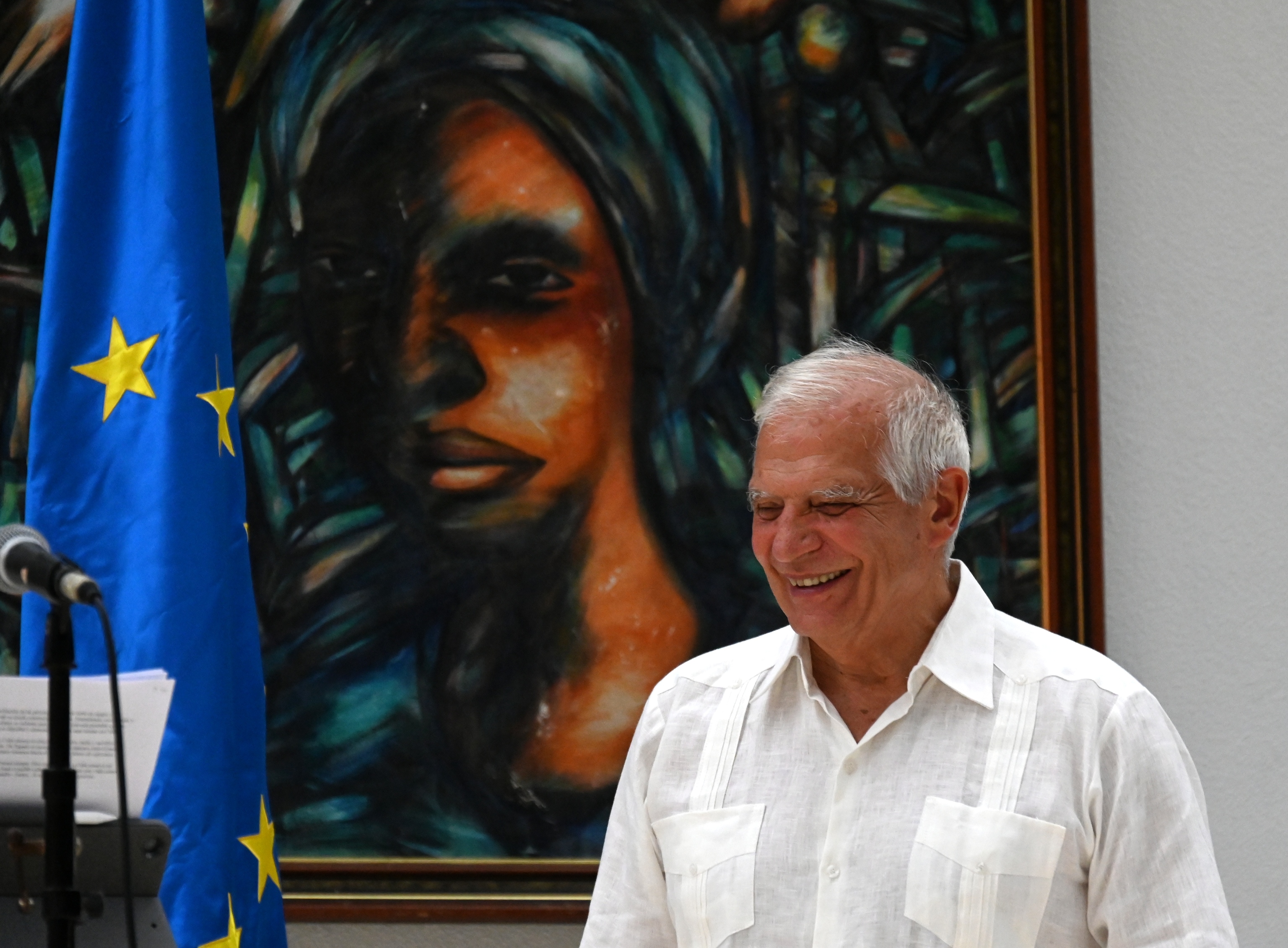 Borrell valora como «necesario» y «oportuno» su viaje oficial a Cuba