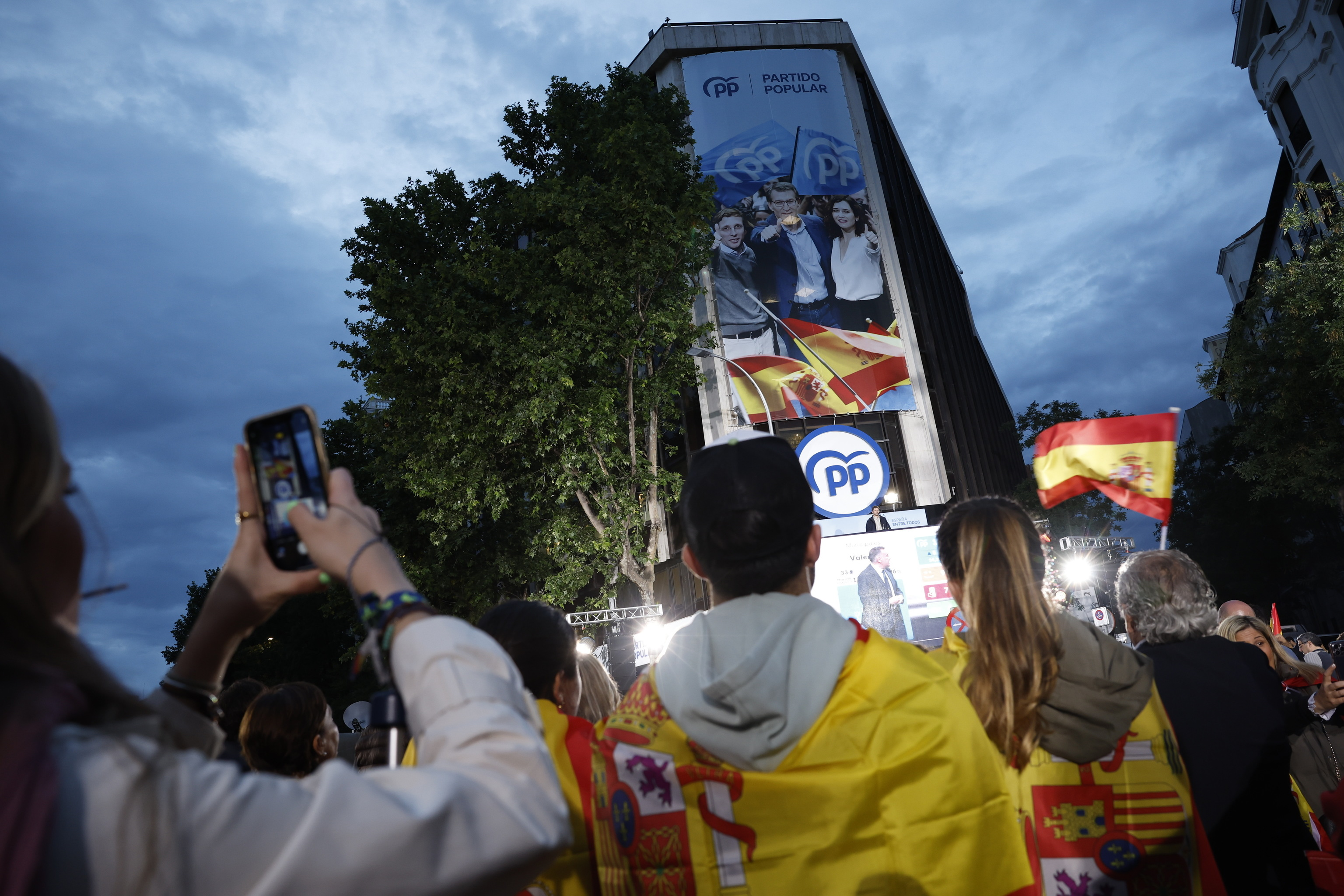 España castiga la forma de gobernar de Sánchez y Feijóo impulsa el cambio