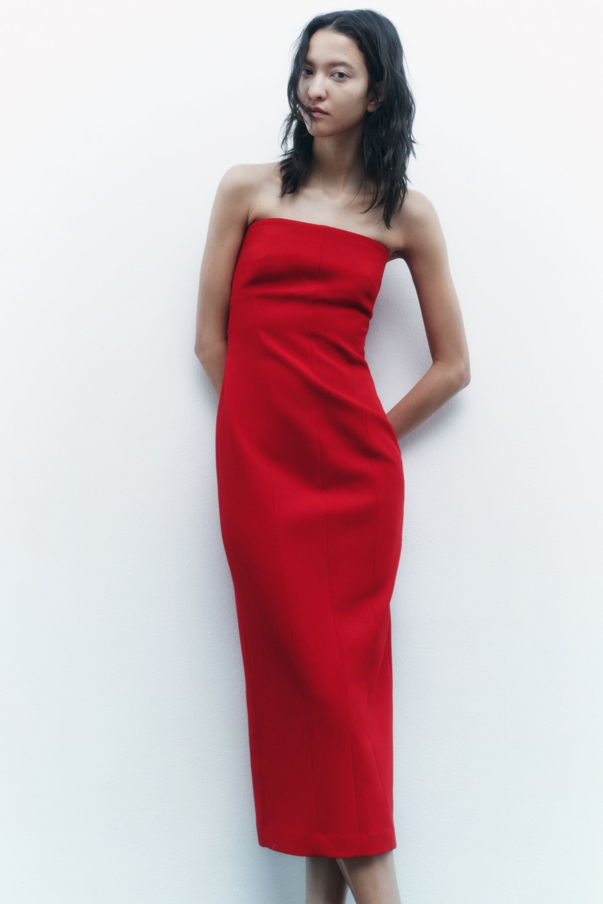 Vestido de fiesta de Zara rojo.