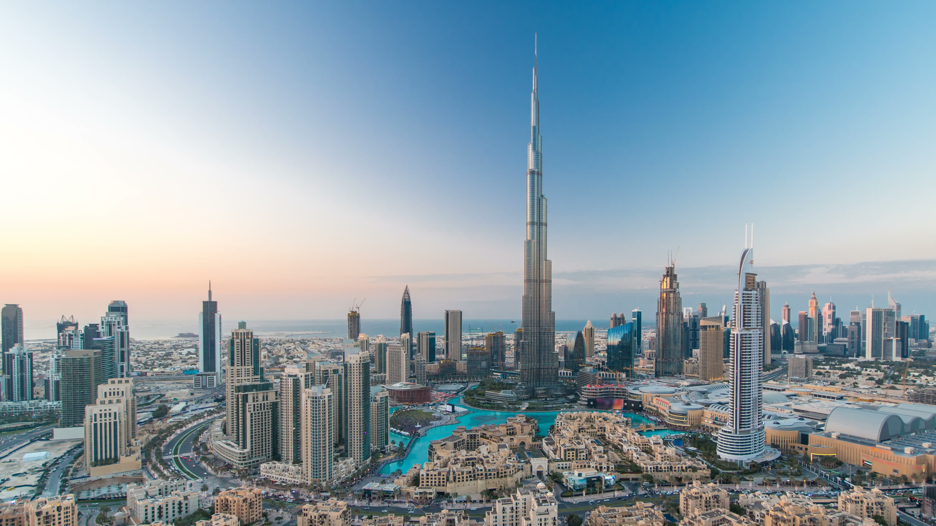 El skyline de Dubai, coronado por el Burj Khalifa, el edificio m�s alto del mundo.
