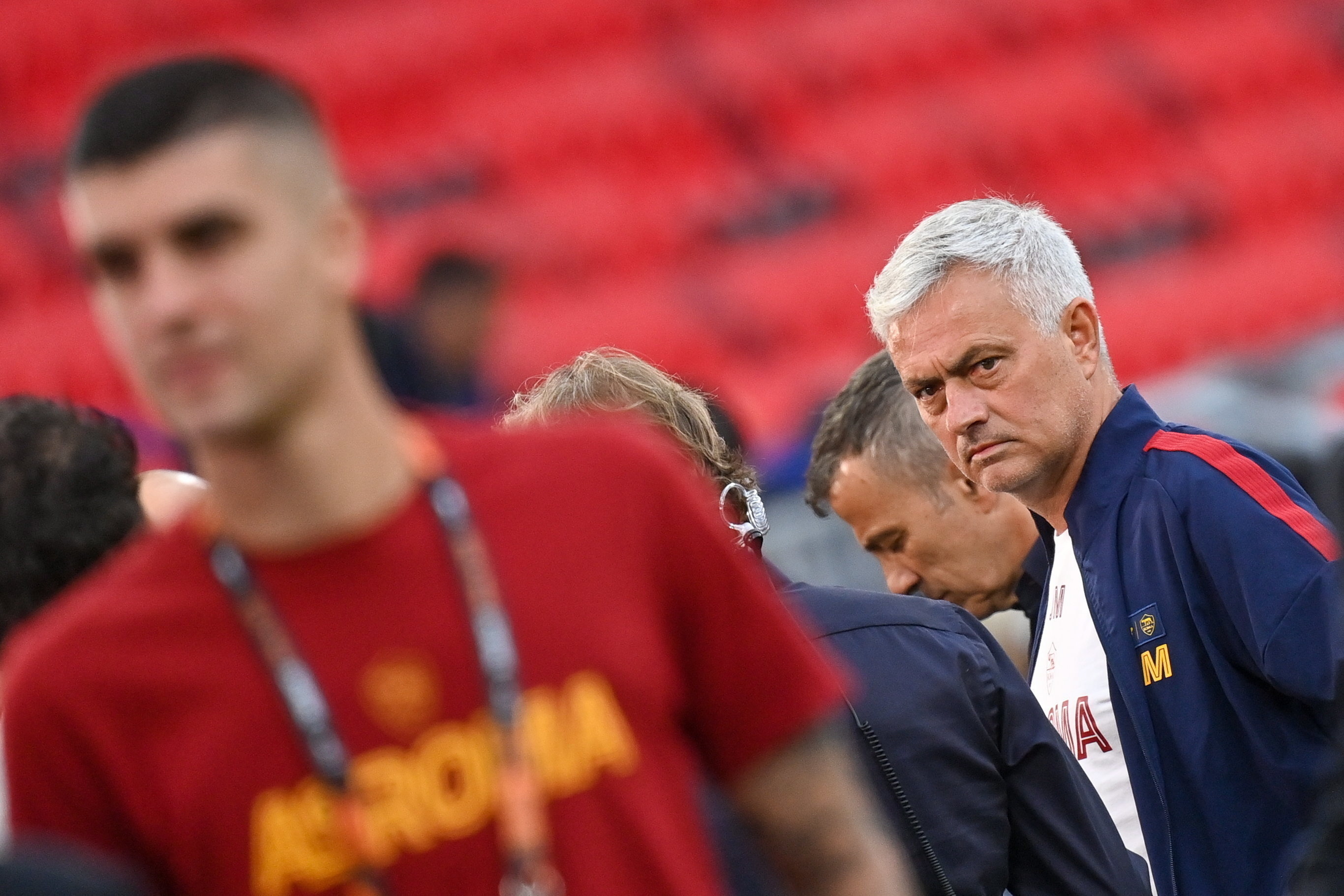 José Mourinho, sobre el césped del estadio de la final.