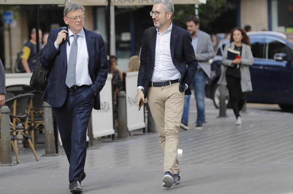 El ex presidente de la Generalitat, Ximo Puig, junto a su responsable de Hacienda, Arcadi Espaa.
