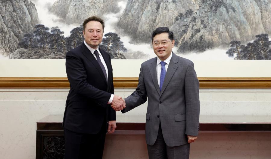 El paseo triunfal de Elon Musk por China