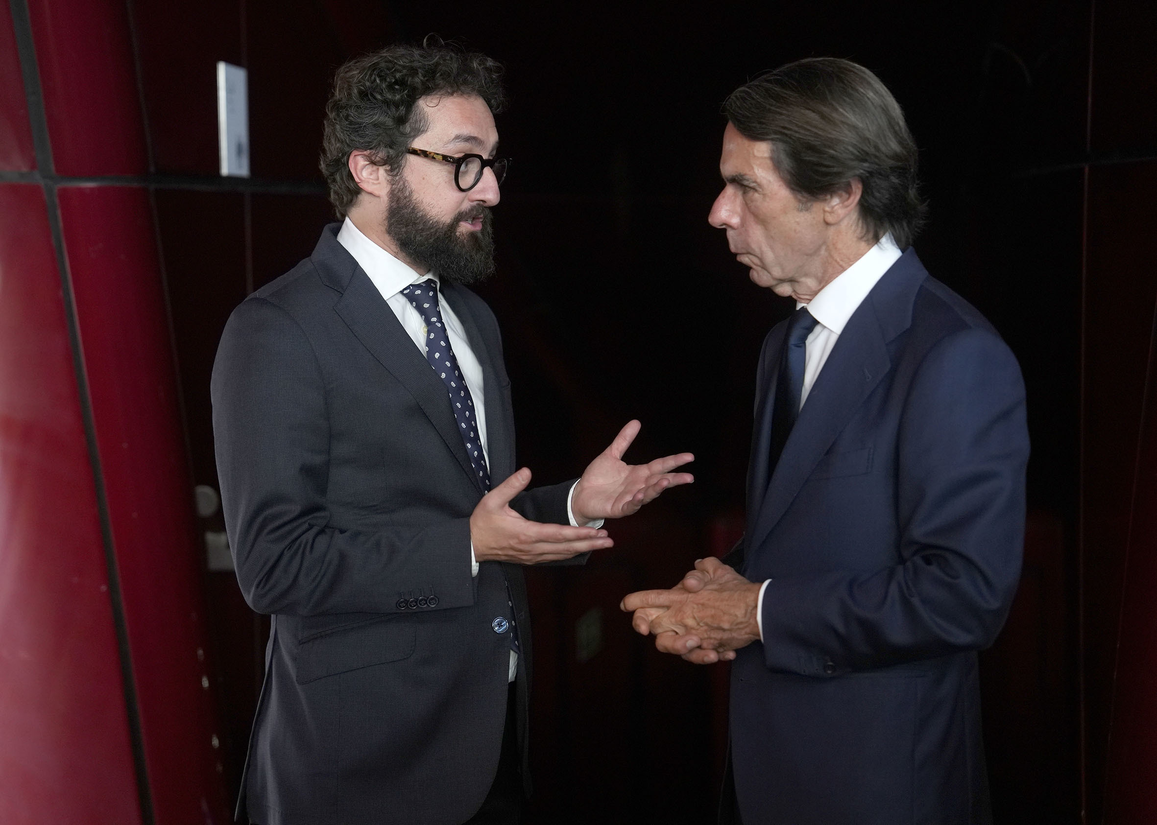 El ex presidente del Gobierno, Jos Mara Aznar, conversa con el director de EL MUNDO, Joaqun Manso.