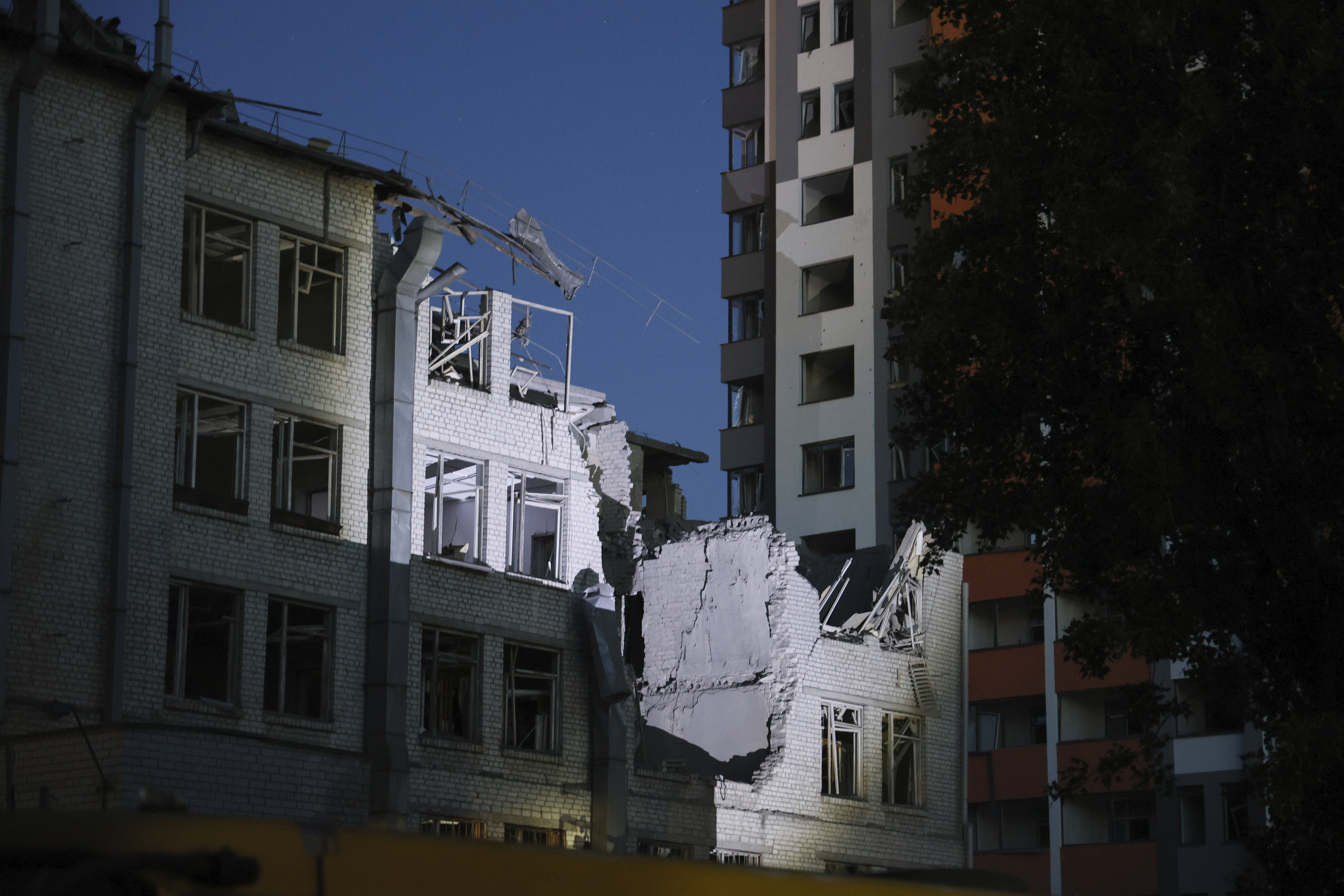 Daños en un edificio en Kiev tras un ataque ruso.